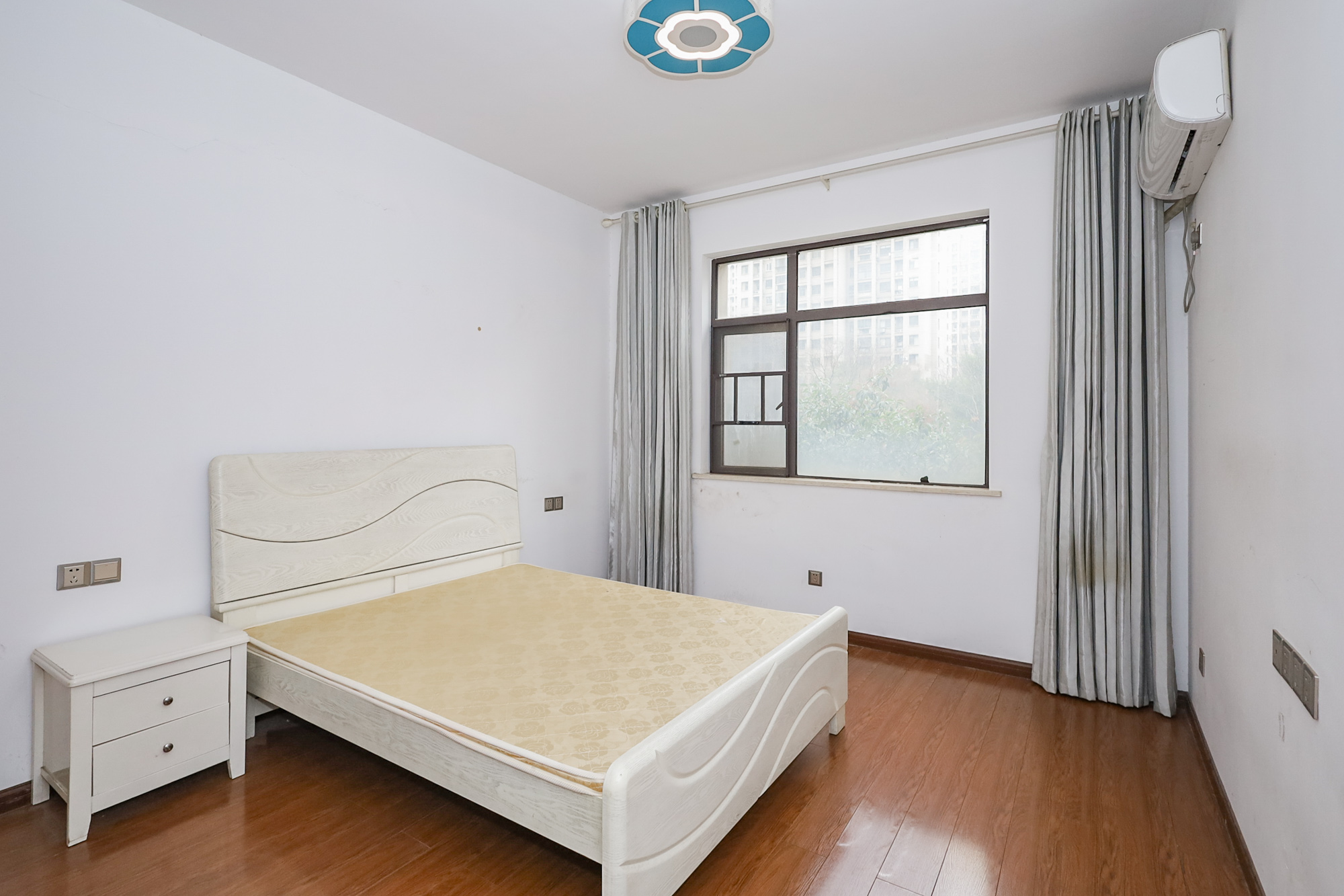 阳光丽城一期 4室2厅2卫 150.0万 阳光丽城一期 4室2厅2卫 150.0万卧室