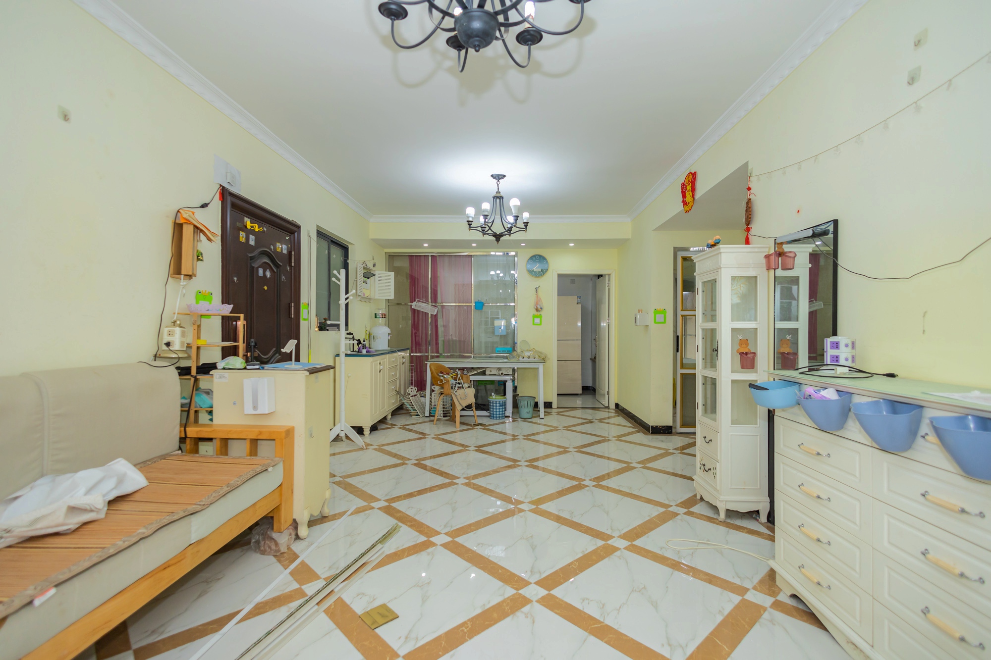 三一街区 3室2厅1卫 63.0万 三一街区 3室2厅1卫 63.0万客厅