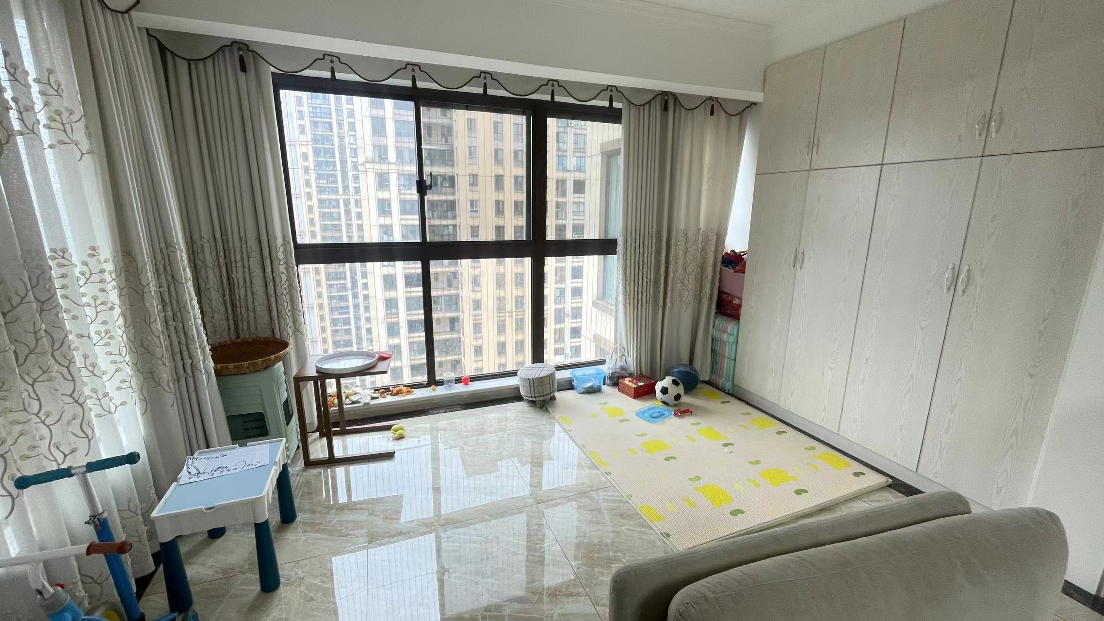 佳兆业金域天下二期 4室2厅2卫 68.0万 佳兆业金域天下二期 4室2厅2卫 68.0万室内图