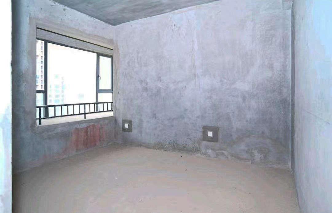 三一街区  4室2厅2卫   113.60万卧室