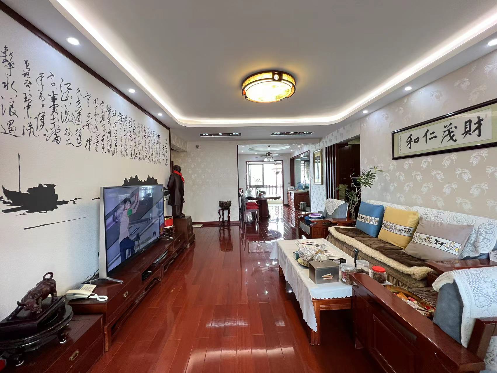 湘银金色阳光 4室2厅2卫 118.0万 湘银金色阳光 4室2厅2卫 118.0万室内图