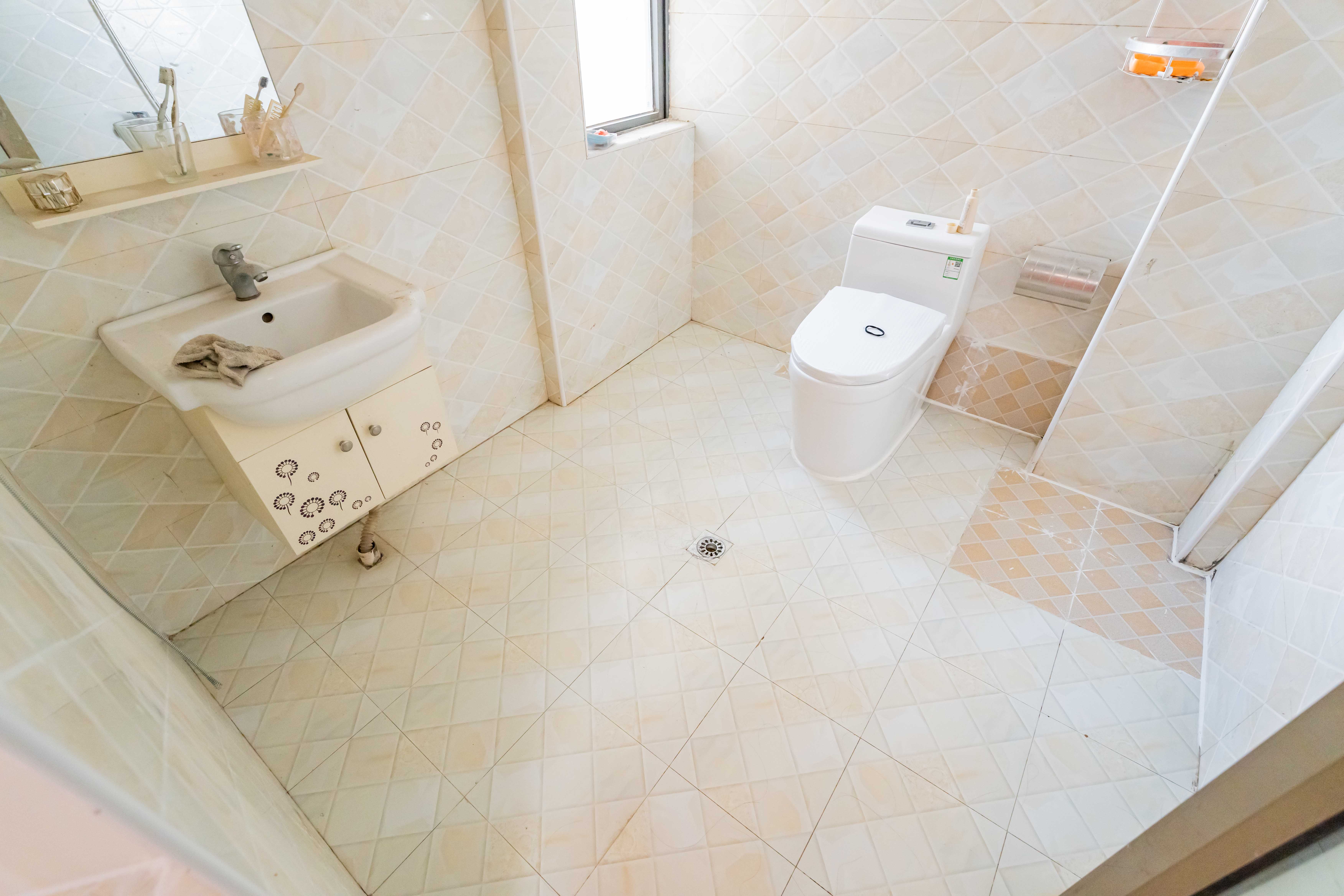 悦湖山 4室2厅2卫 84.0万 悦湖山 4室2厅2卫 84.0万卫生间