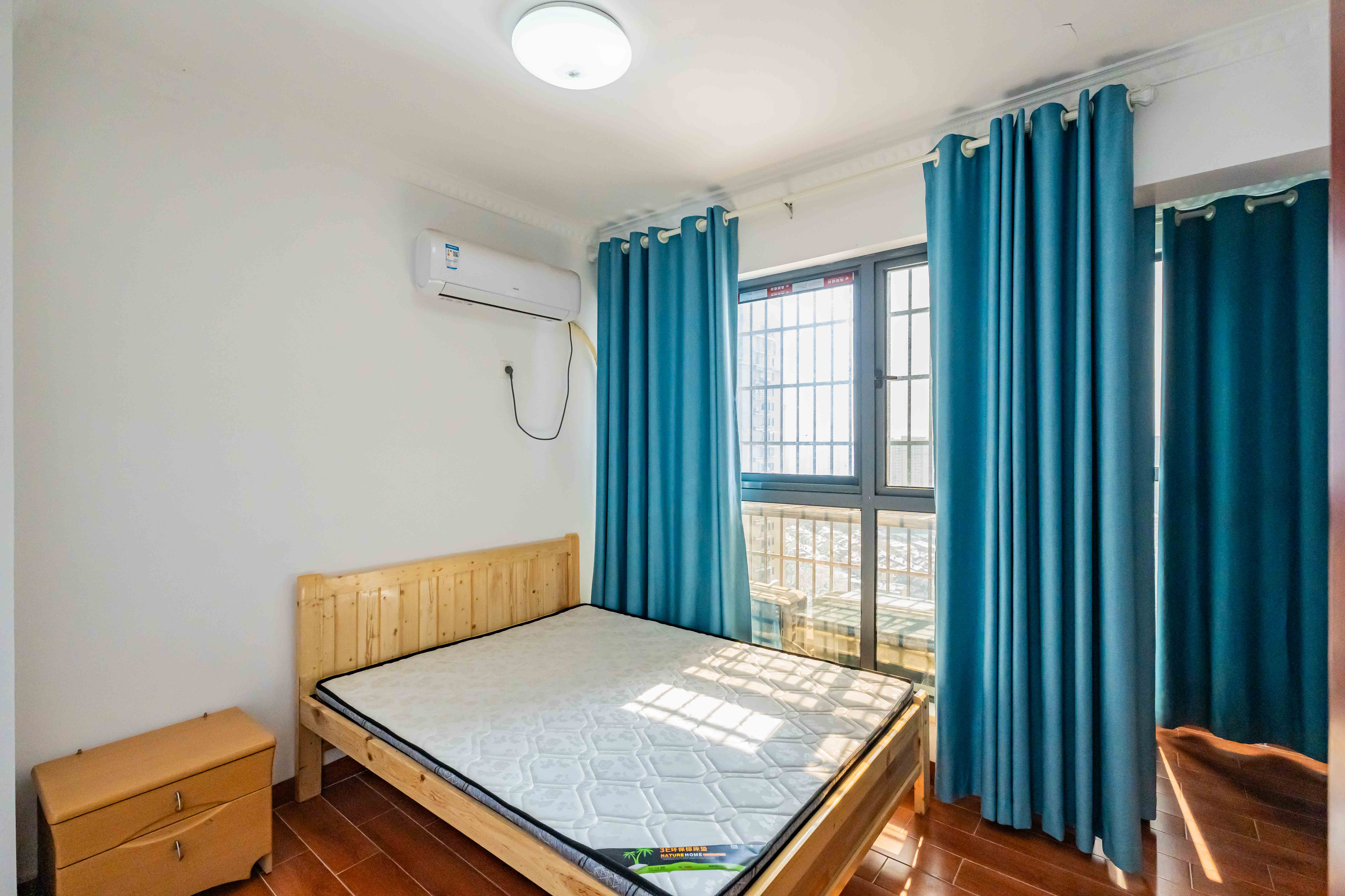 悦湖山 4室2厅2卫 84.0万 悦湖山 4室2厅2卫 84.0万卧室