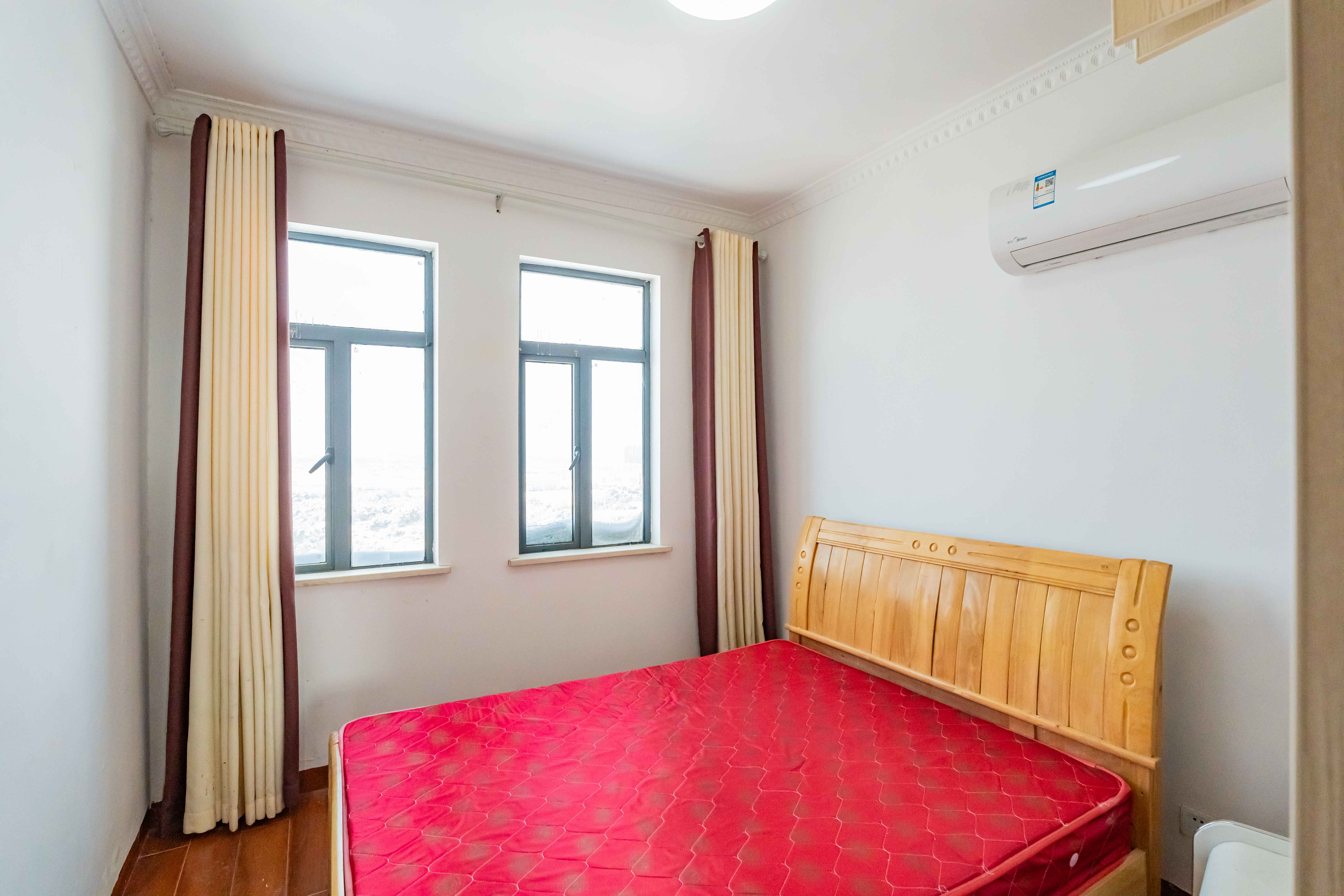 悦湖山 4室2厅2卫 84.0万 悦湖山 4室2厅2卫 84.0万卧室