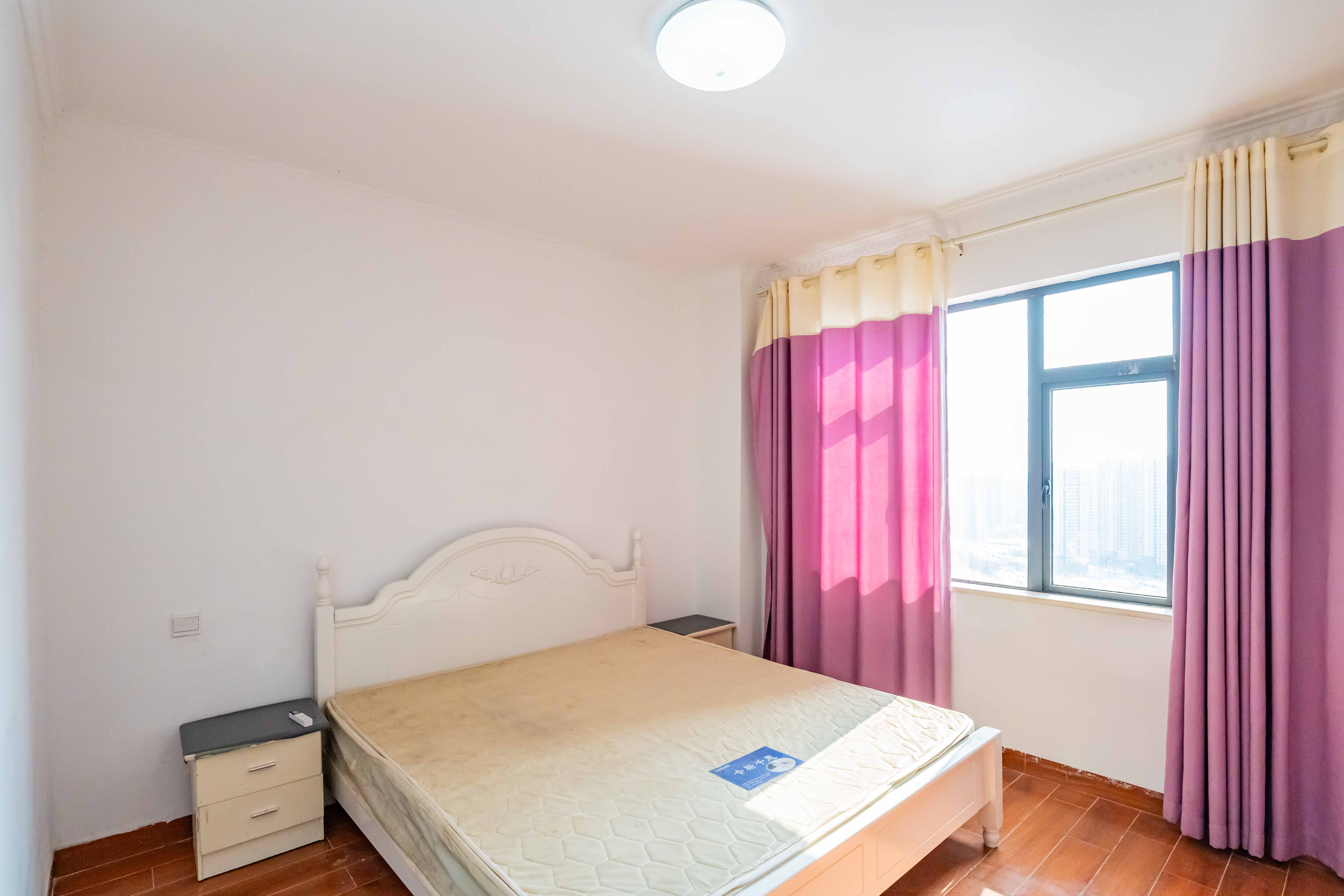 悦湖山 4室2厅2卫 84.0万 悦湖山 4室2厅2卫 84.0万卧室