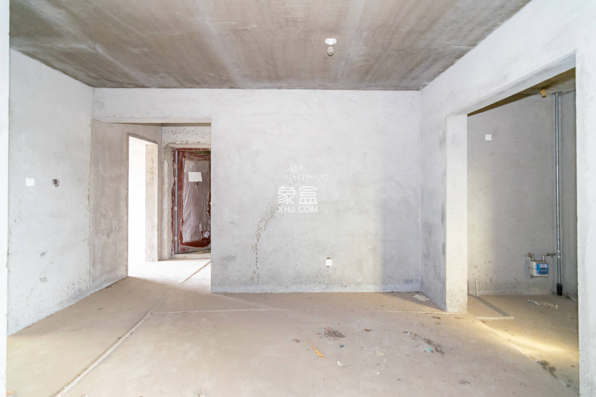 富基世纪公园 5室2厅2卫 82.0万 富基世纪公园 5室2厅2卫 82.0万客厅