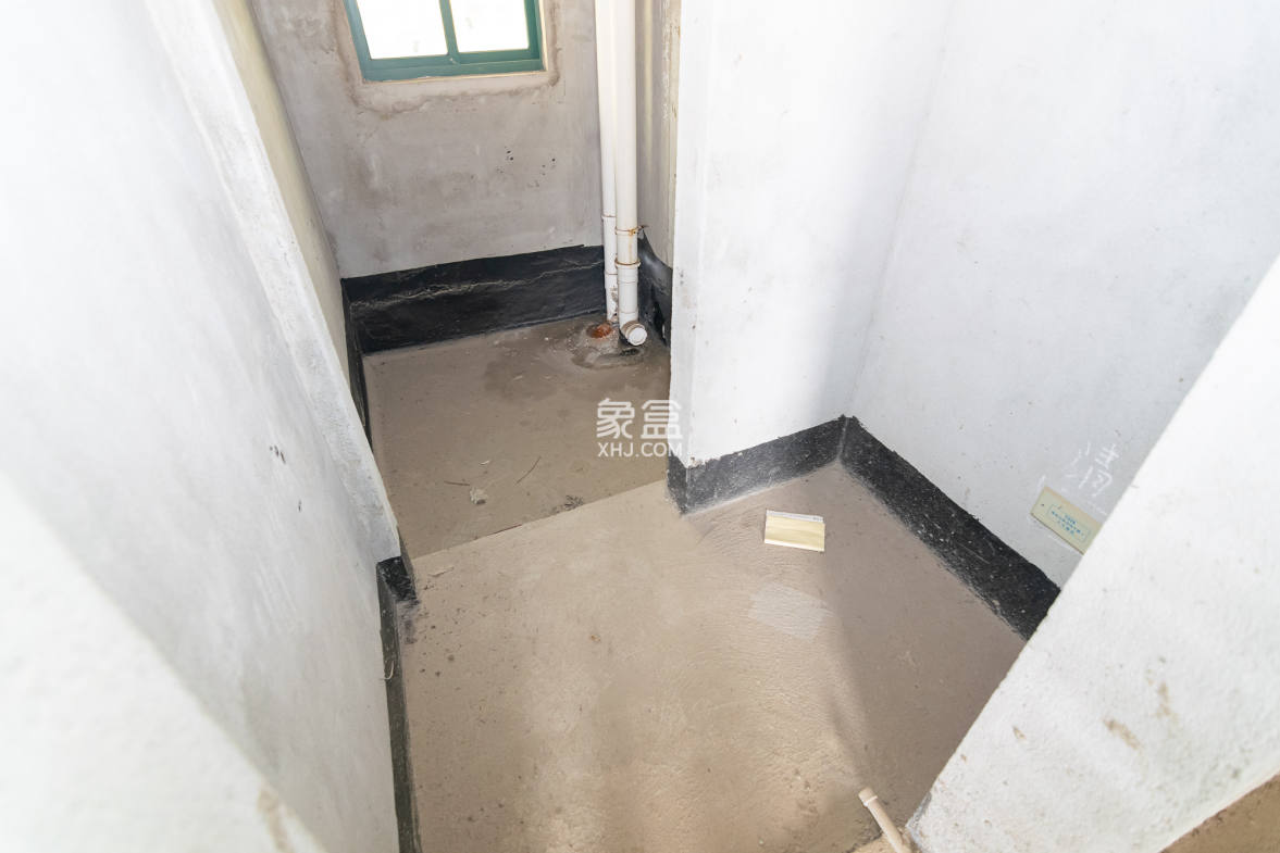 富基世纪公园 5室2厅2卫 82.0万 富基世纪公园 5室2厅2卫 82.0万卫生间