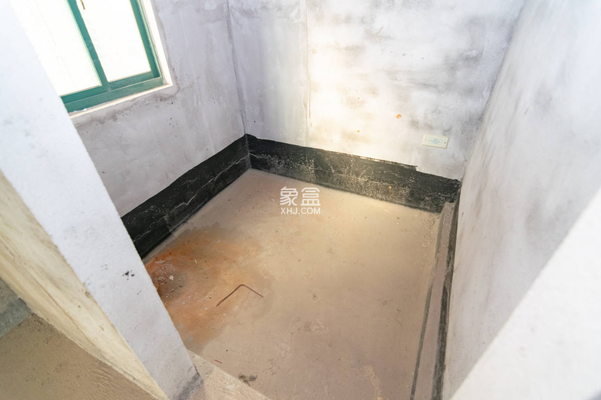 富基世纪公园 5室2厅2卫 82.0万 富基世纪公园 5室2厅2卫 82.0万卫生间