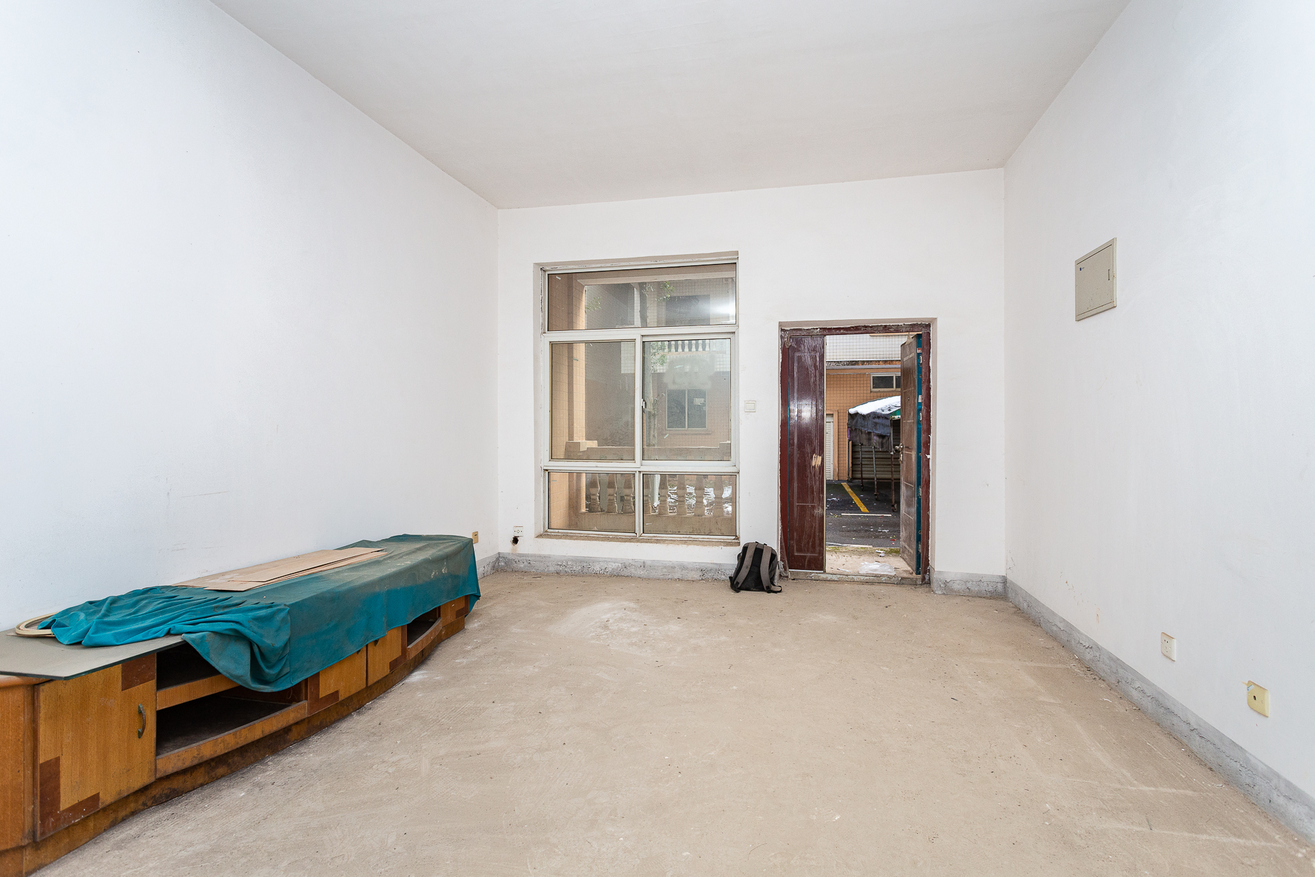 湘路家园  8室2厅5卫    314.8万 湘路家园  8室2厅5卫    314.8万客厅