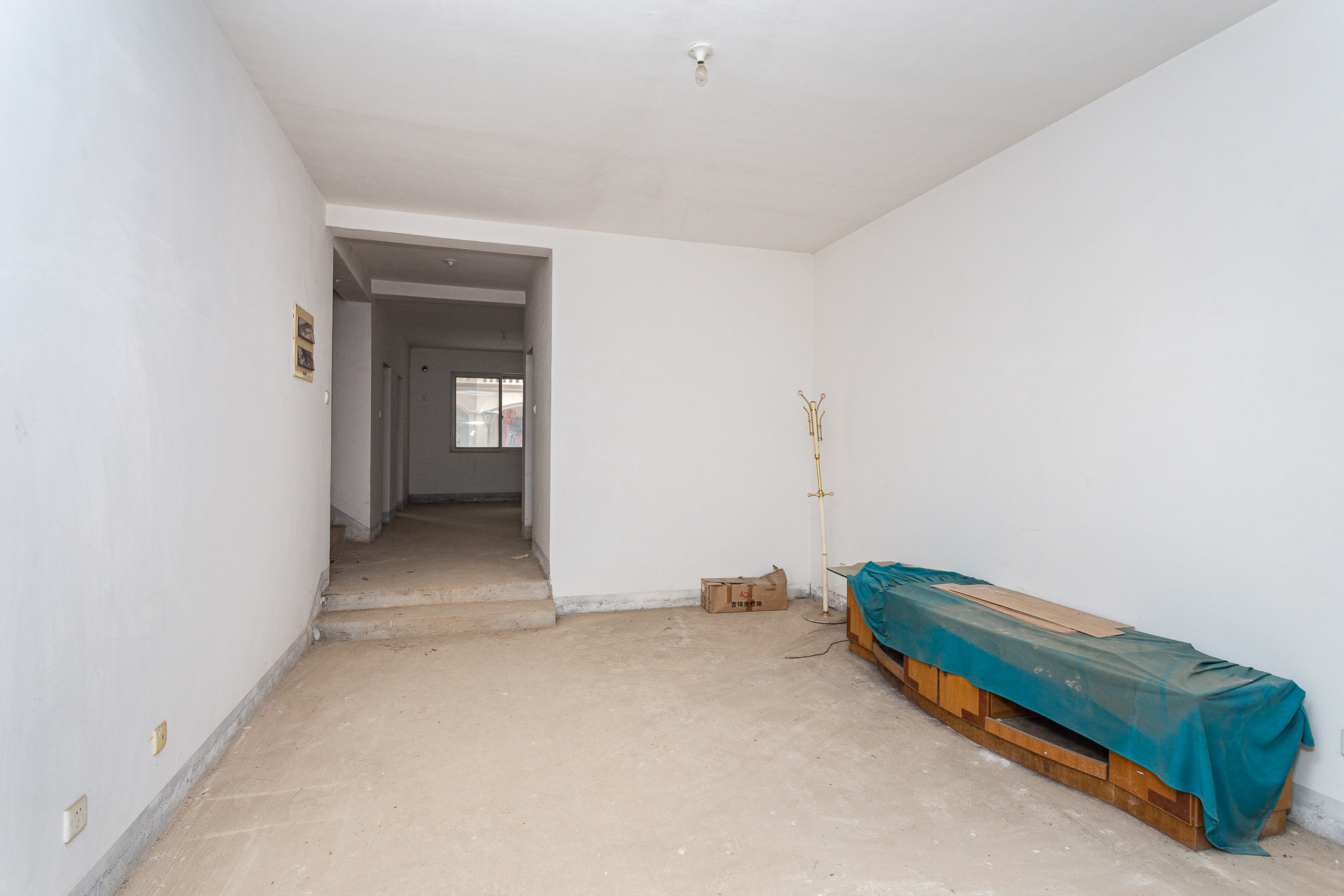 湘路家园  8室2厅5卫    314.8万 湘路家园  8室2厅5卫    314.8万客厅