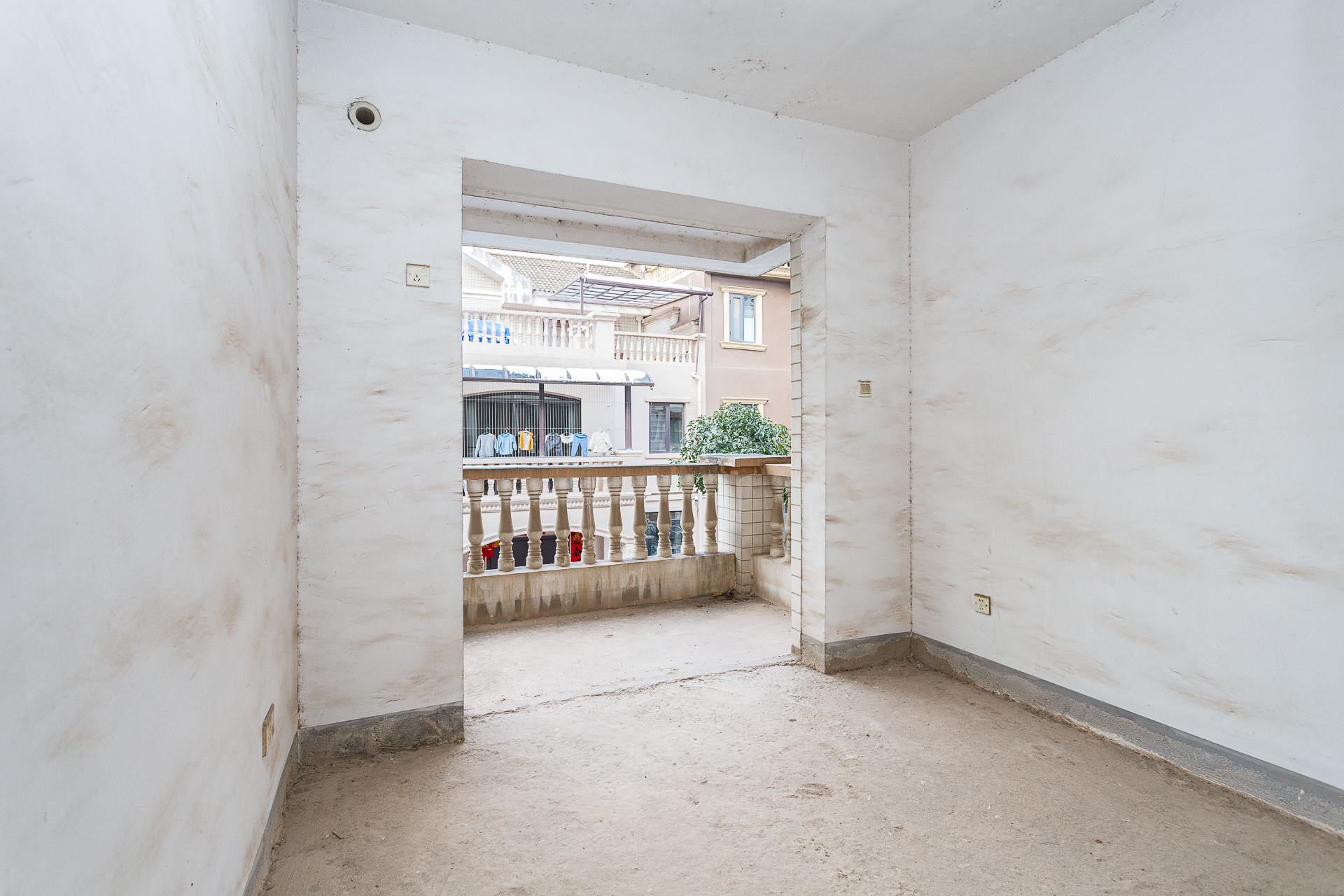 湘路家园  8室2厅5卫    314.8万 湘路家园  8室2厅5卫    314.8万卧室