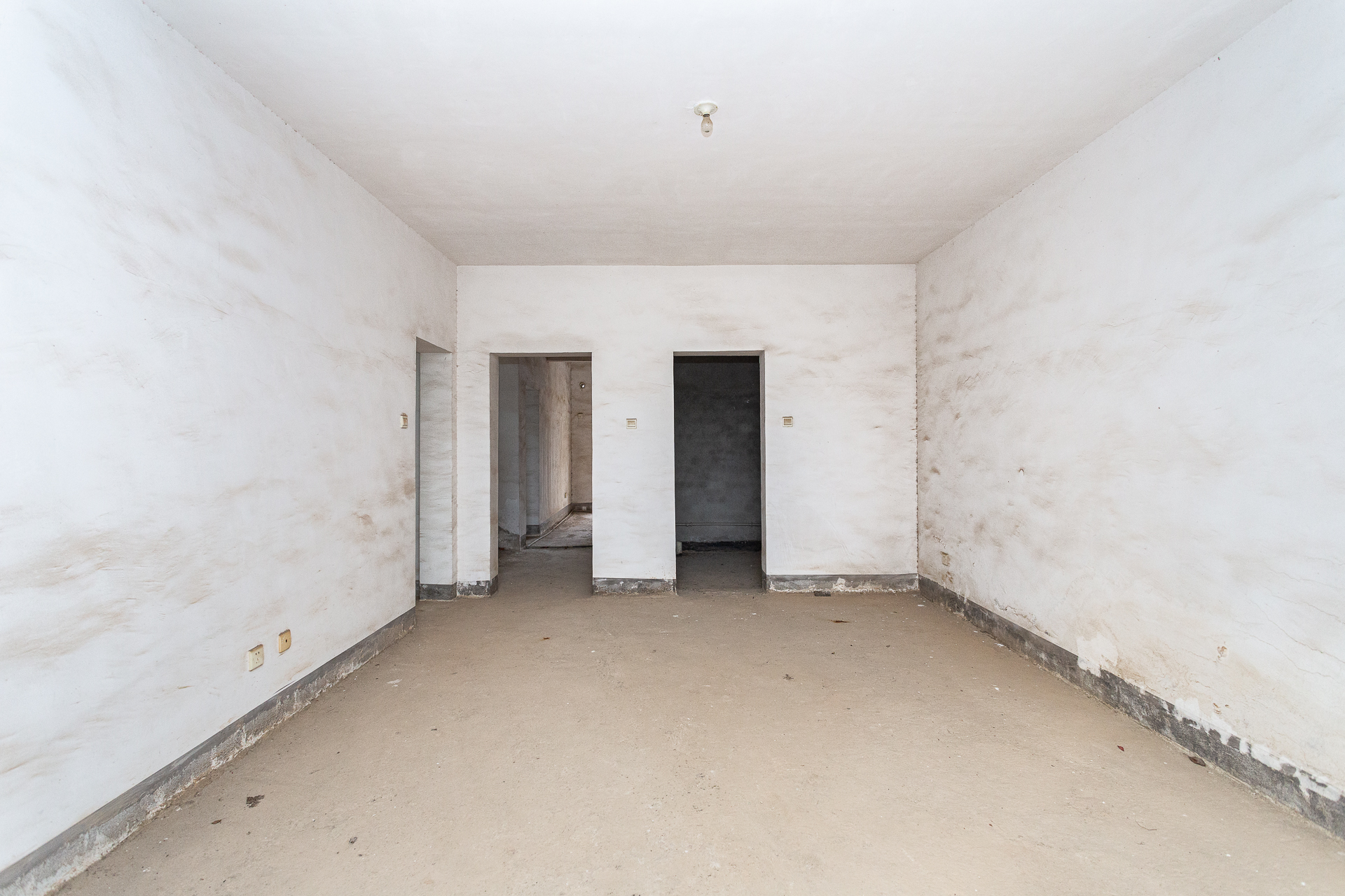 湘路家园  8室2厅5卫    314.8万 湘路家园  8室2厅5卫    314.8万卧室