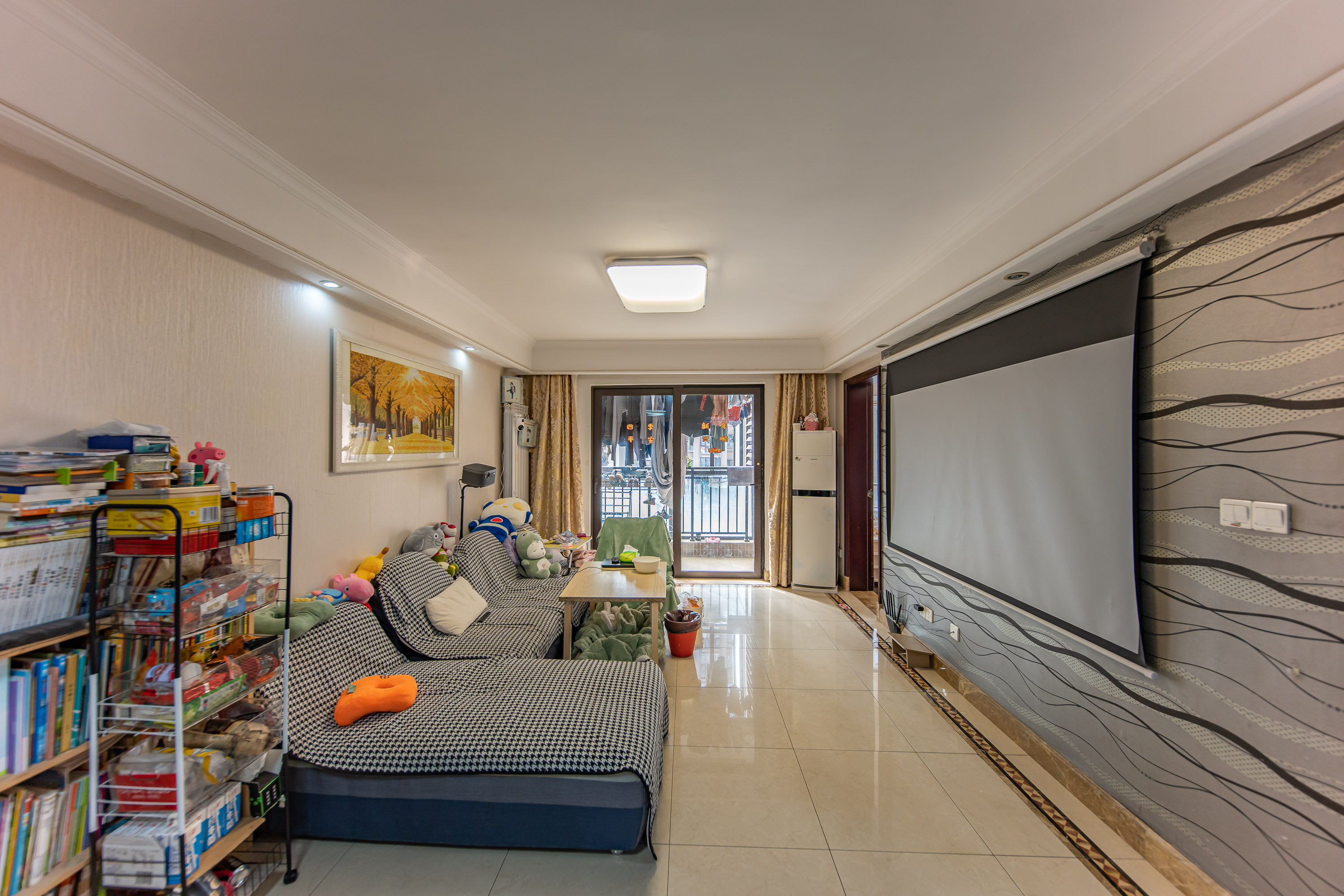 中海国际一期  3室2厅2卫    86.8万客厅