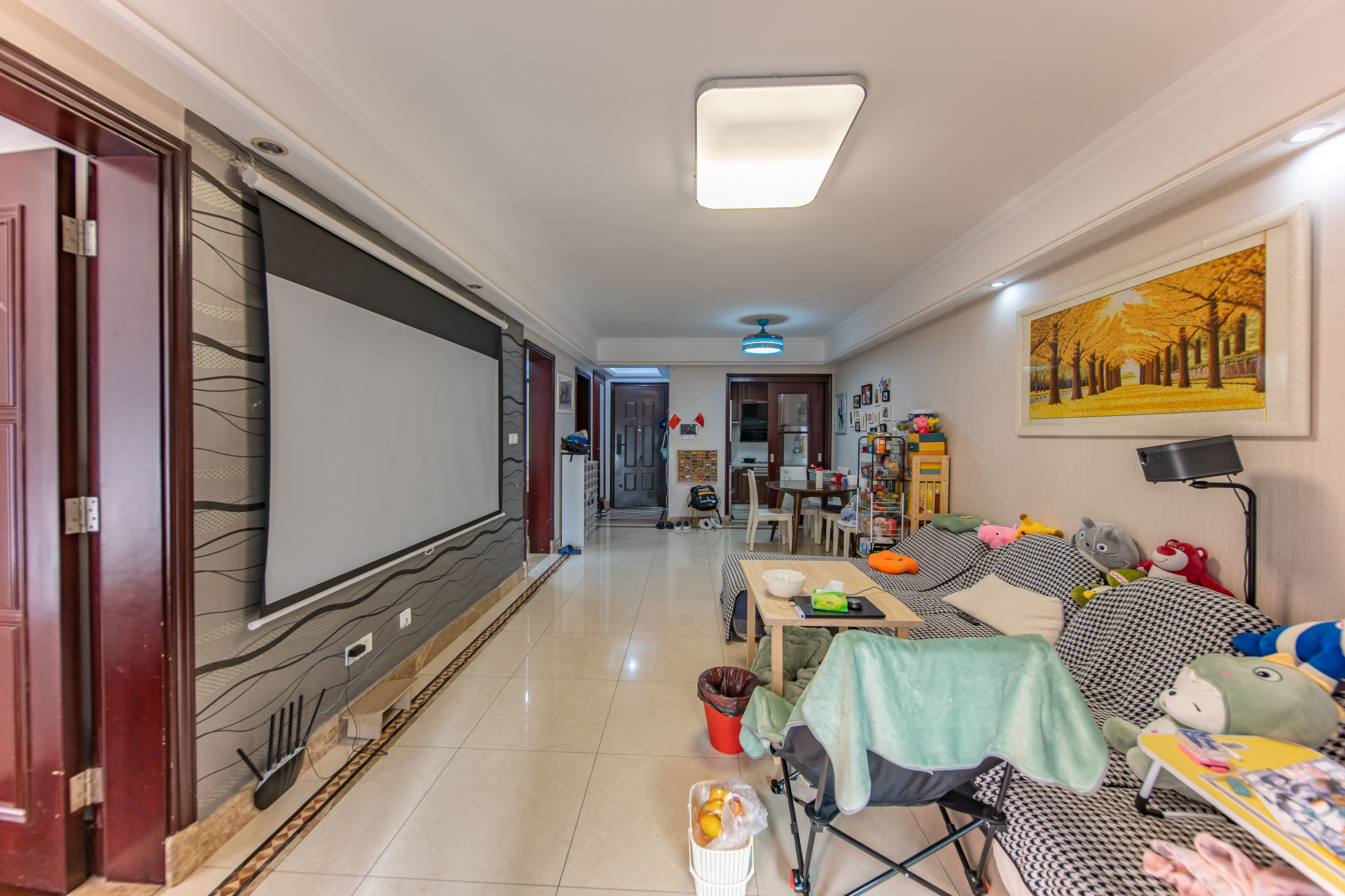 中海国际一期  3室2厅2卫    86.8万客厅