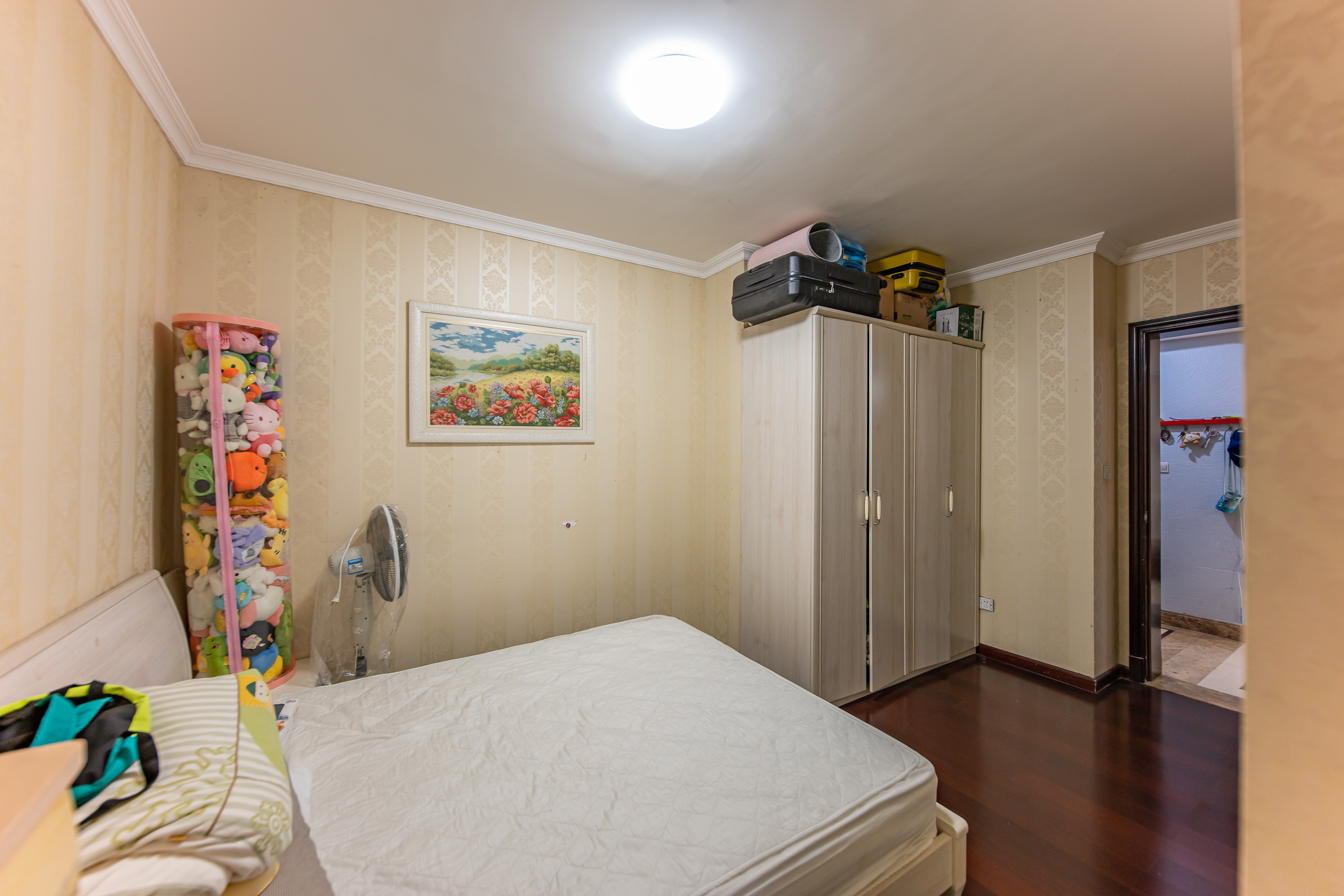 中海国际一期  3室2厅2卫    86.8万卧室