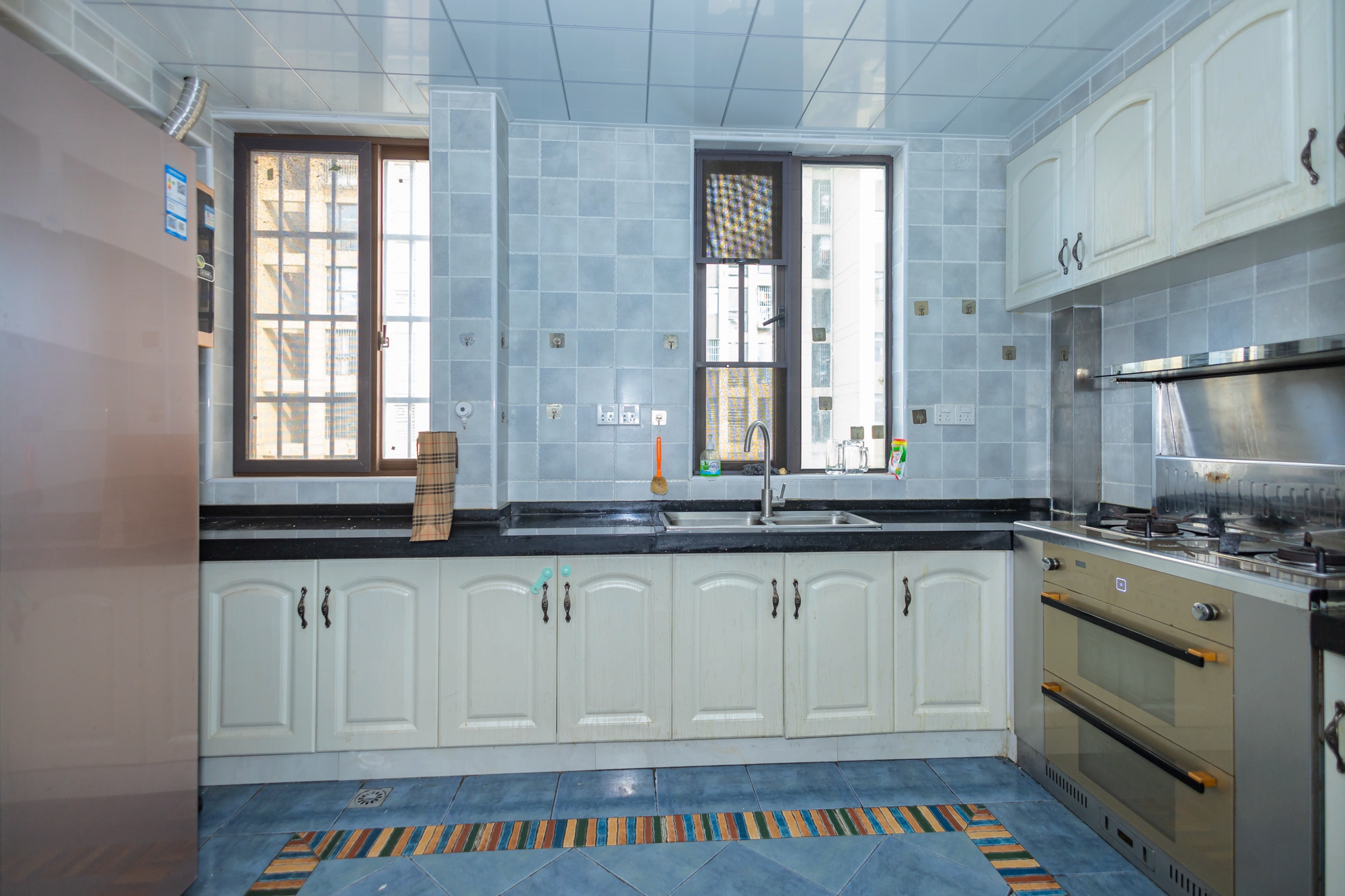 艾美潇湘 4室2厅2卫 145.0万 艾美潇湘 4室2厅2卫 145.0万厨房