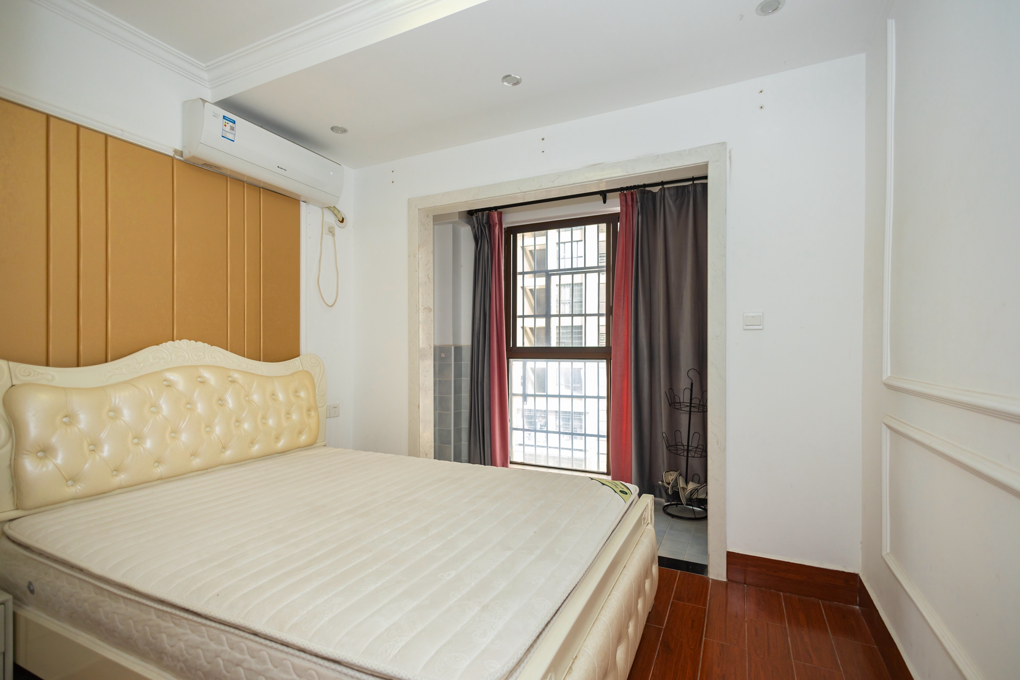 艾美潇湘 4室2厅2卫 145.0万 艾美潇湘 4室2厅2卫 145.0万卧室