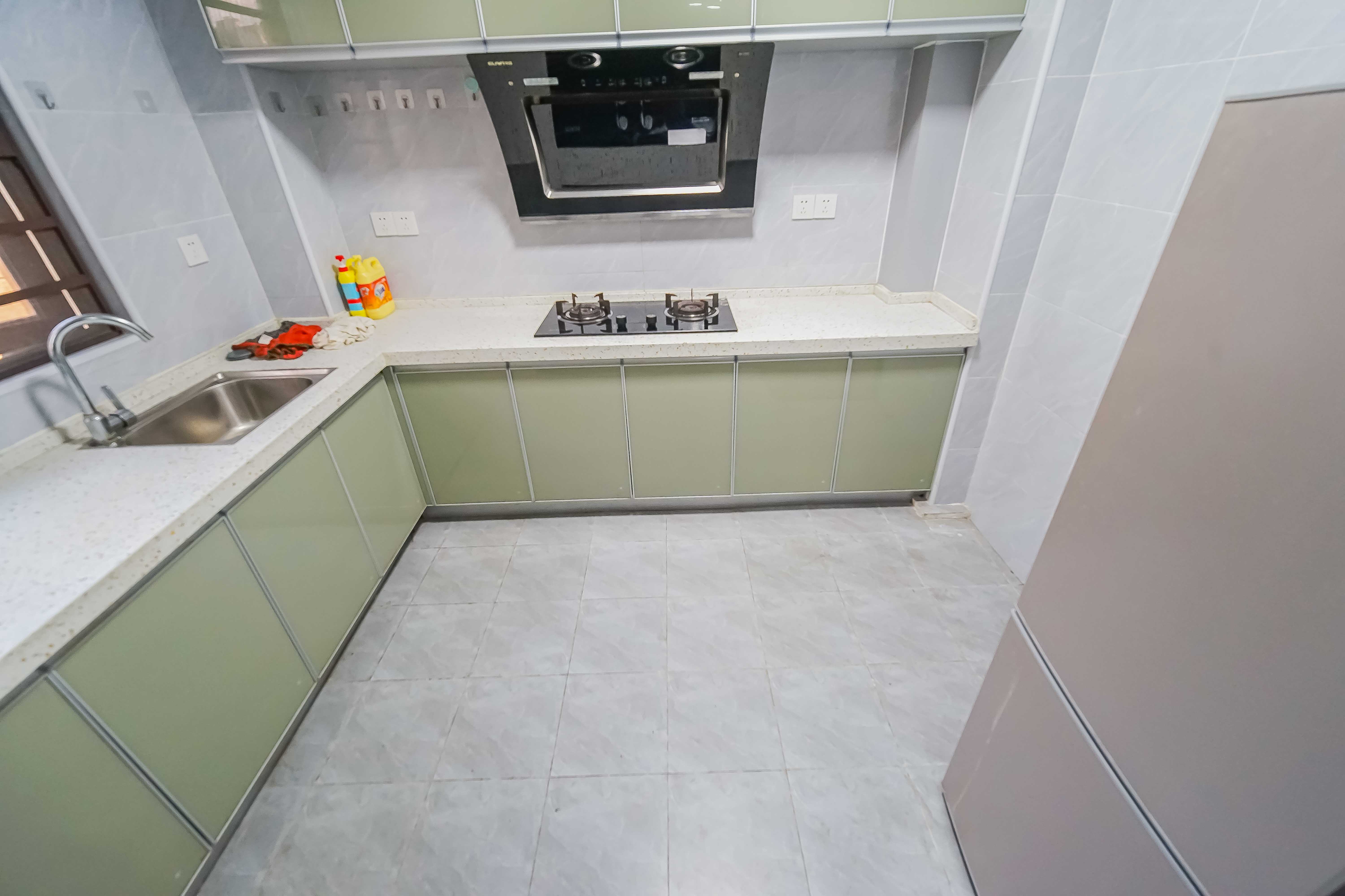 世茂璀璨天城  4室2厅2卫    163.0万 世茂璀璨天城  4室2厅2卫    163.0万厨房