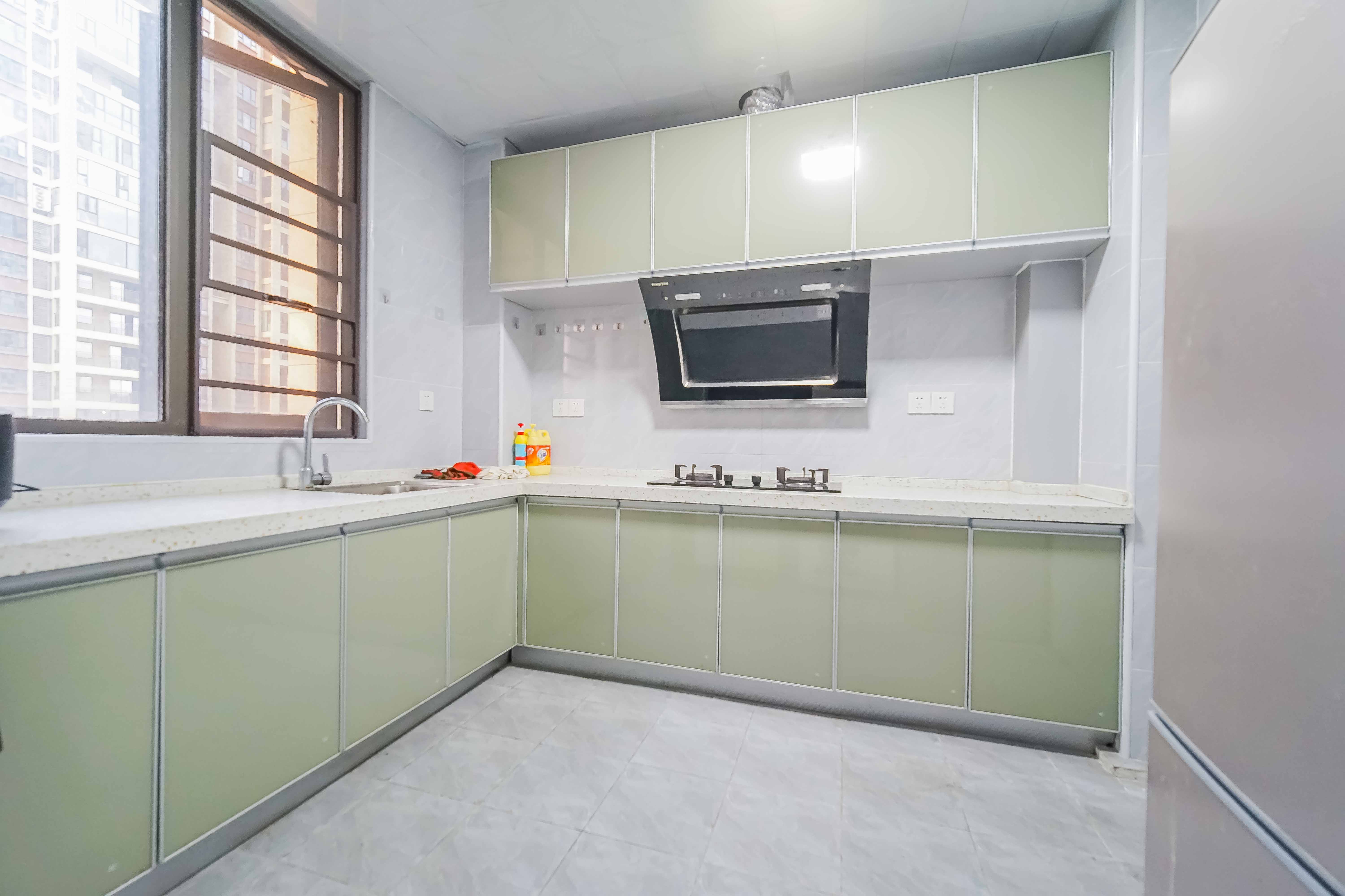 世茂璀璨天城  4室2厅2卫    163.0万 世茂璀璨天城  4室2厅2卫    163.0万厨房