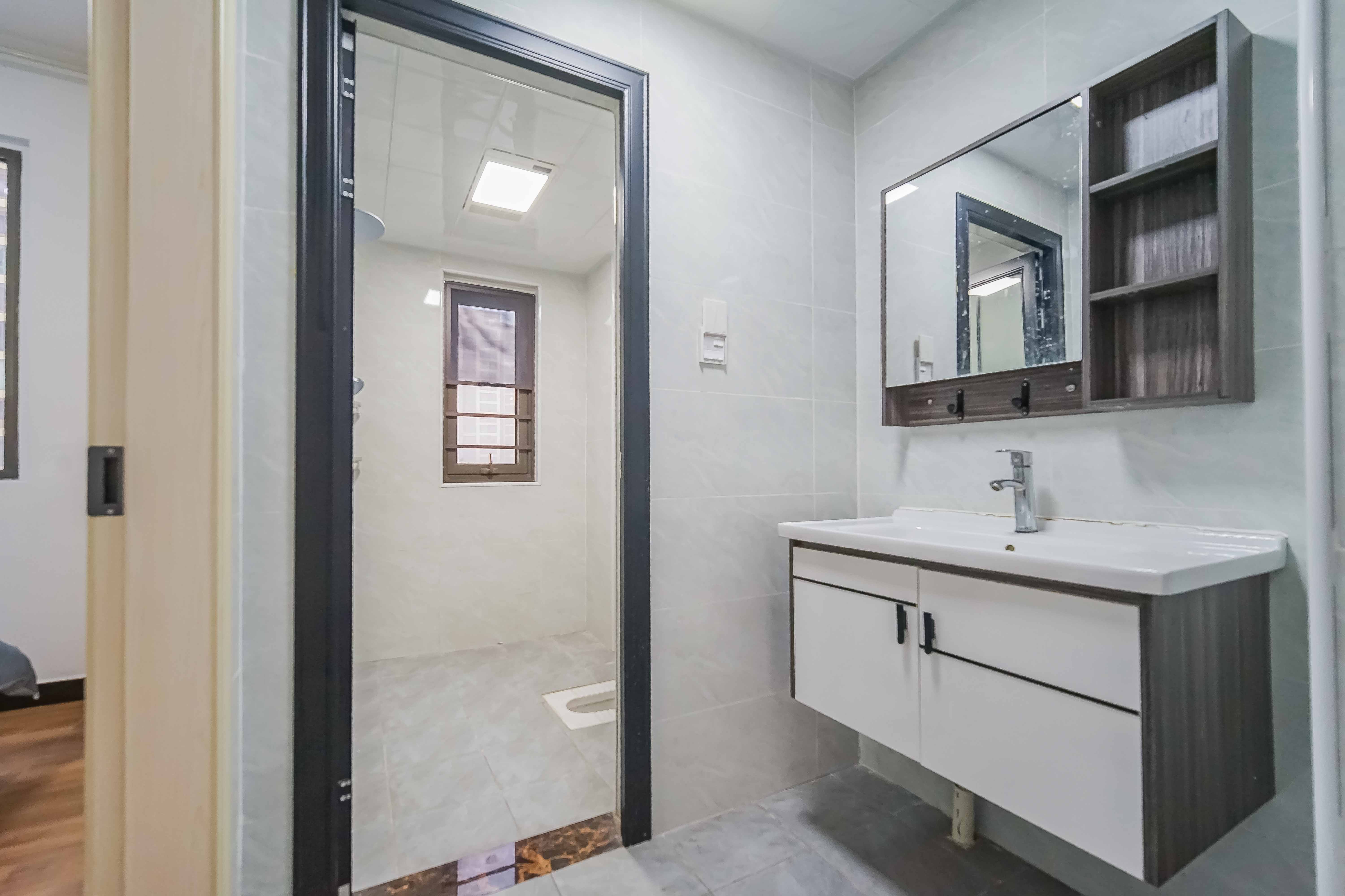 世茂璀璨天城  4室2厅2卫    163.0万 世茂璀璨天城  4室2厅2卫    163.0万卫生间