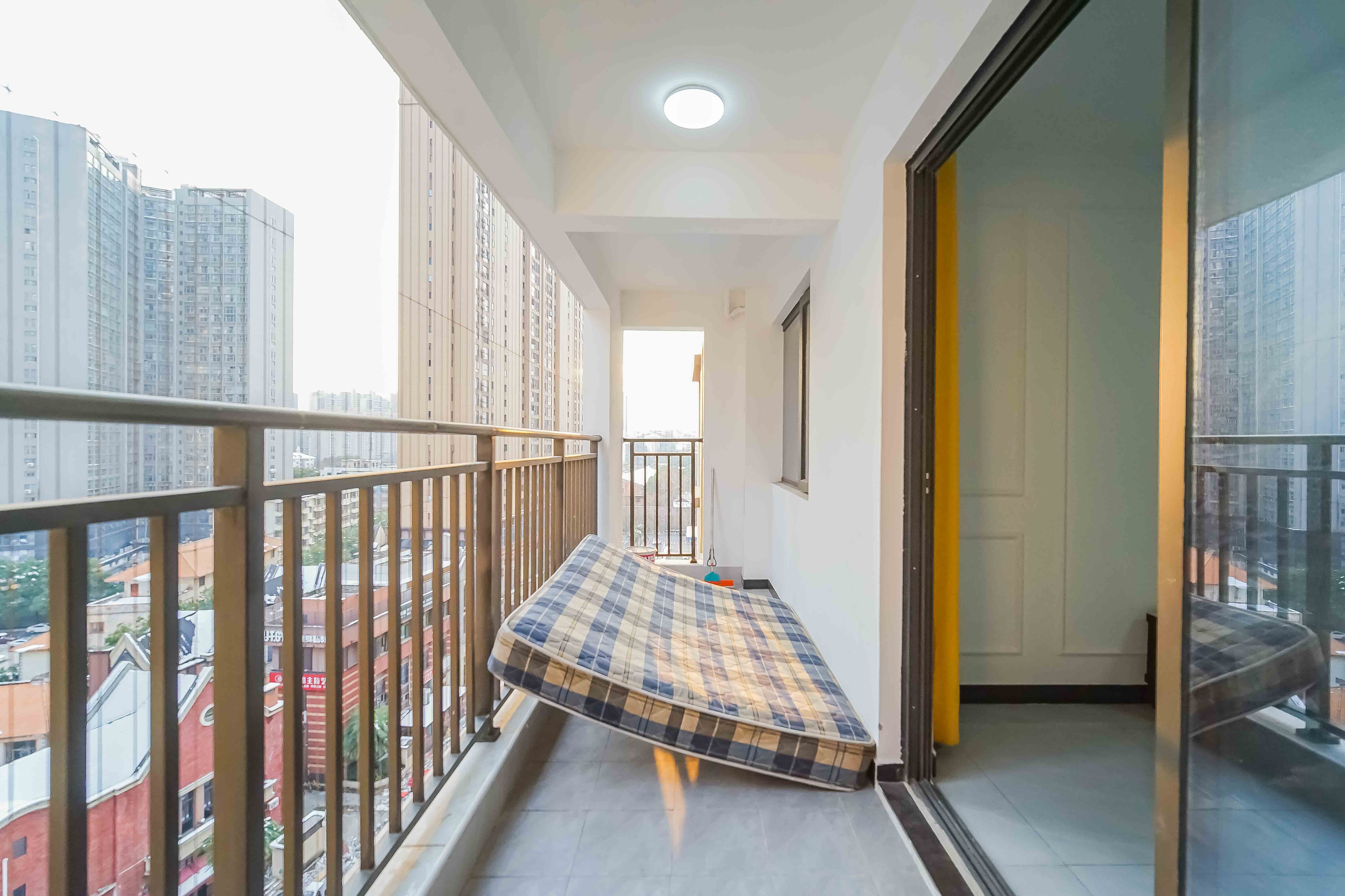 世茂璀璨天城  4室2厅2卫    163.0万 世茂璀璨天城  4室2厅2卫    163.0万阳台