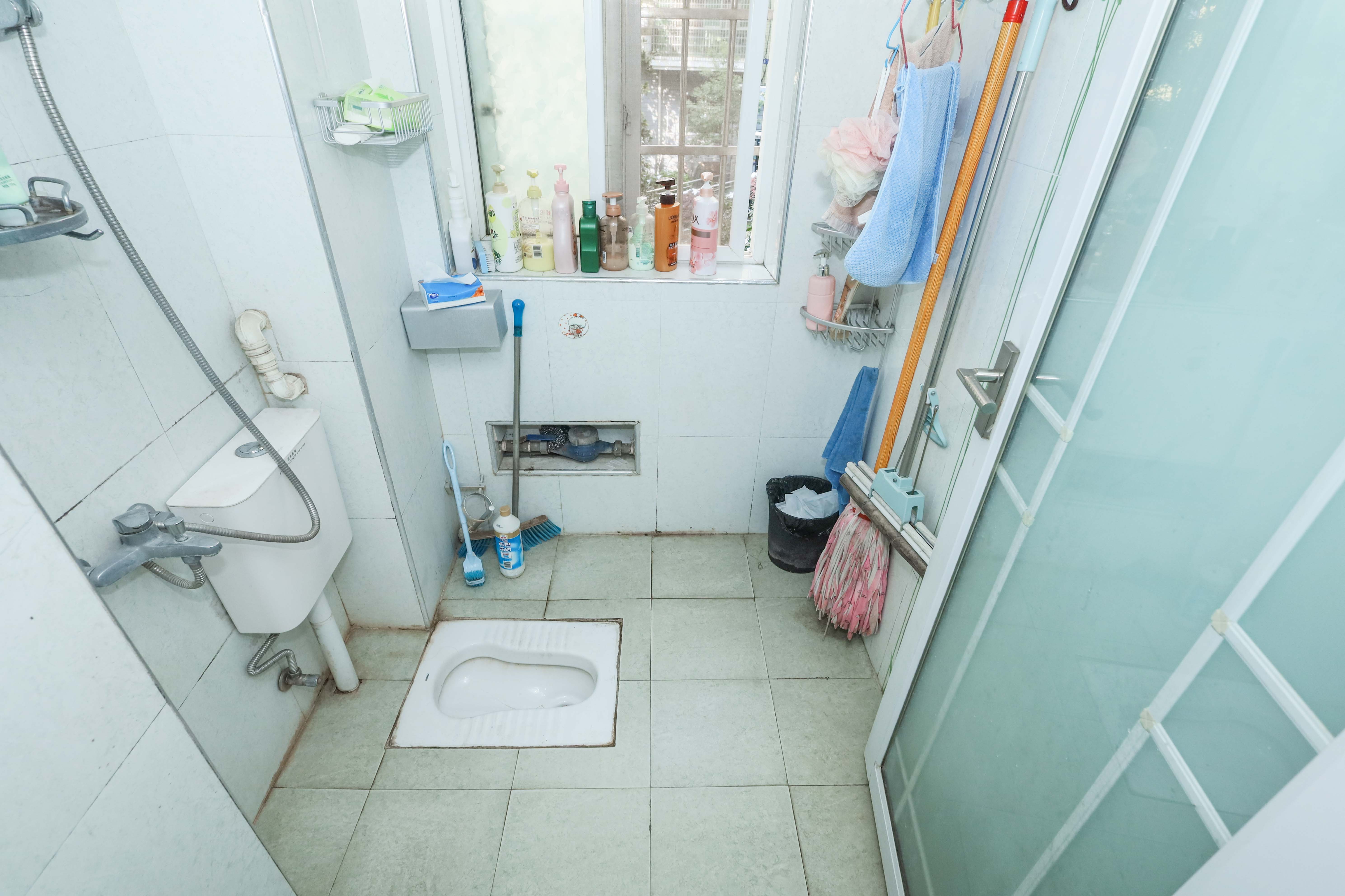 麓谷E家人  3室2厅2卫   88.00万卫生间