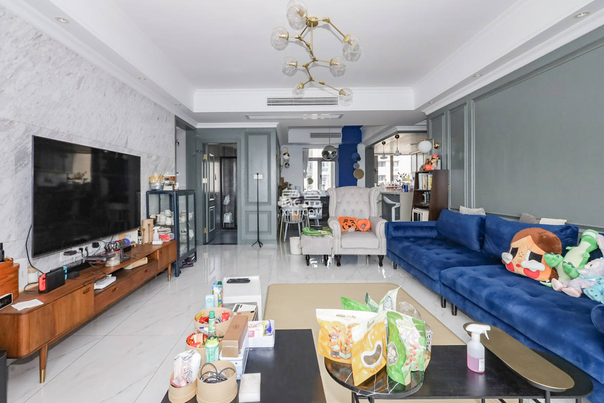 八方小区C区  4室2厅2卫    496.8万 八方小区C区  4室2厅2卫    496.8万客厅