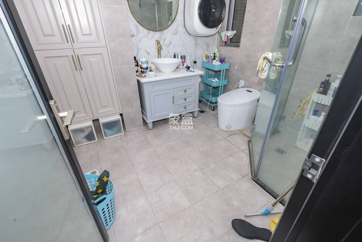 八方小区C区  4室2厅2卫    496.8万 八方小区C区  4室2厅2卫    496.8万卫生间