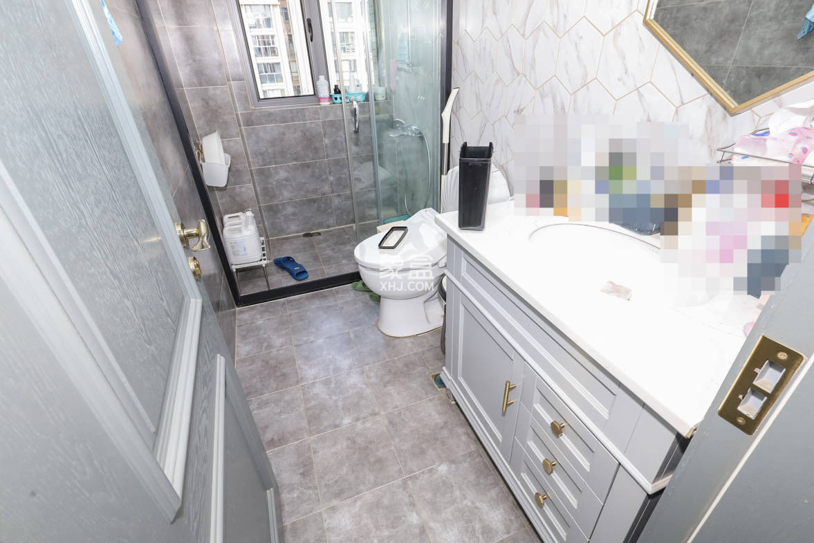 八方小区C区  4室2厅2卫    496.8万 八方小区C区  4室2厅2卫    496.8万卫生间