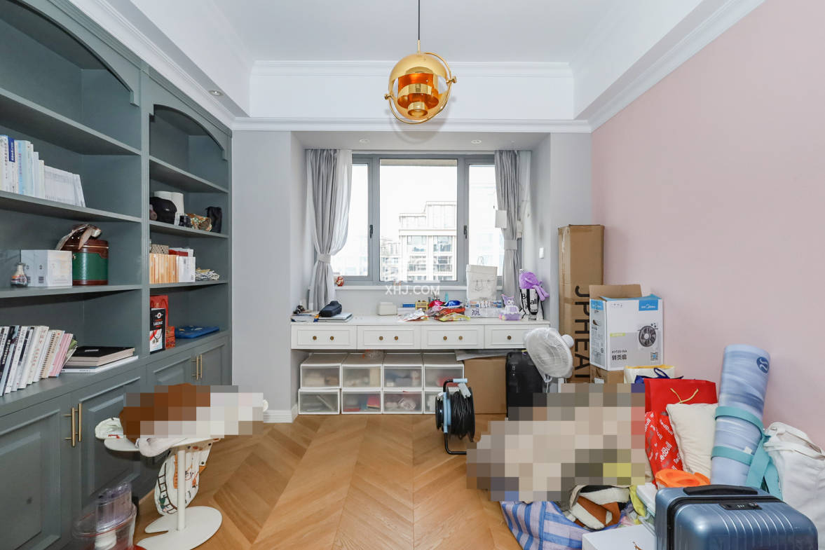 八方小区C区  4室2厅2卫    496.8万 八方小区C区  4室2厅2卫    496.8万卧室