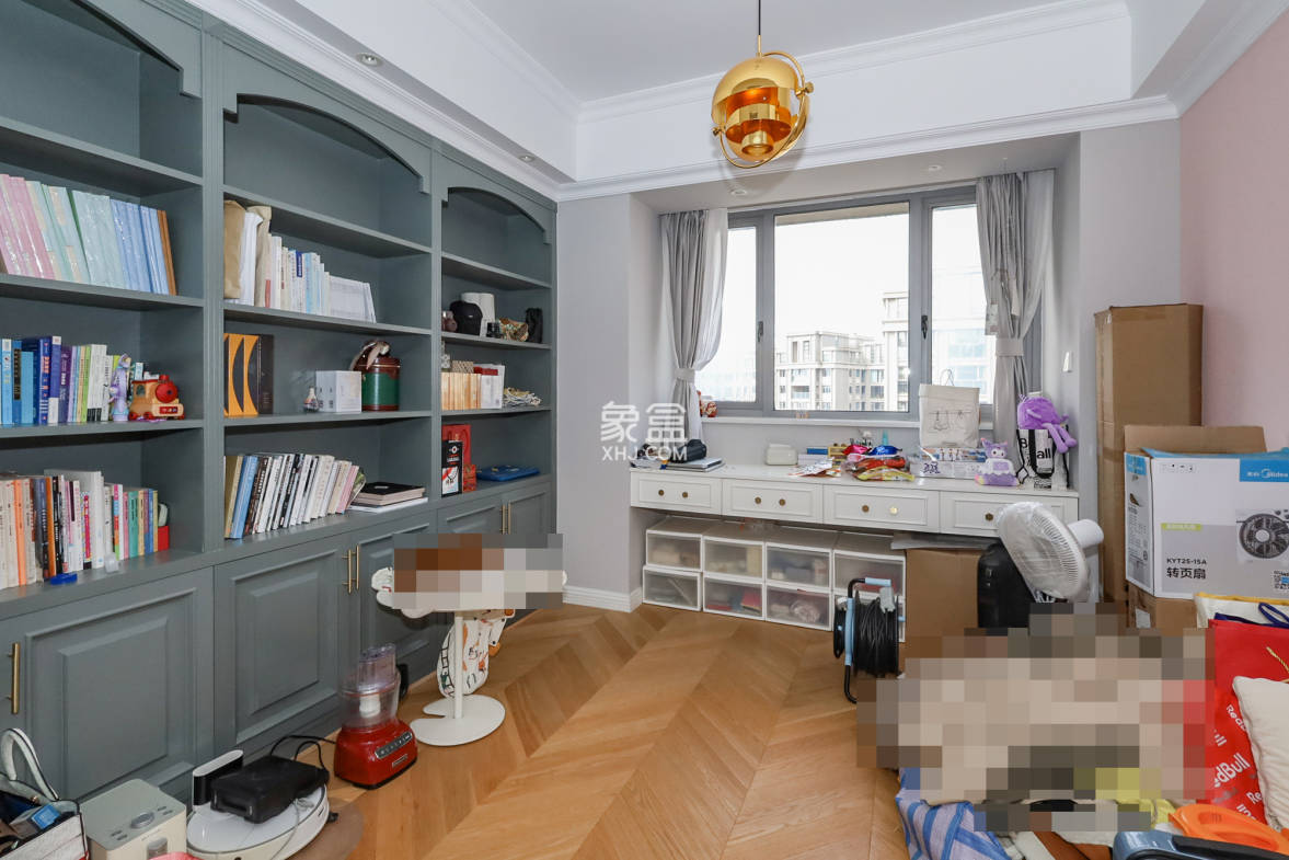 八方小区C区  4室2厅2卫    496.8万 八方小区C区  4室2厅2卫    496.8万卧室