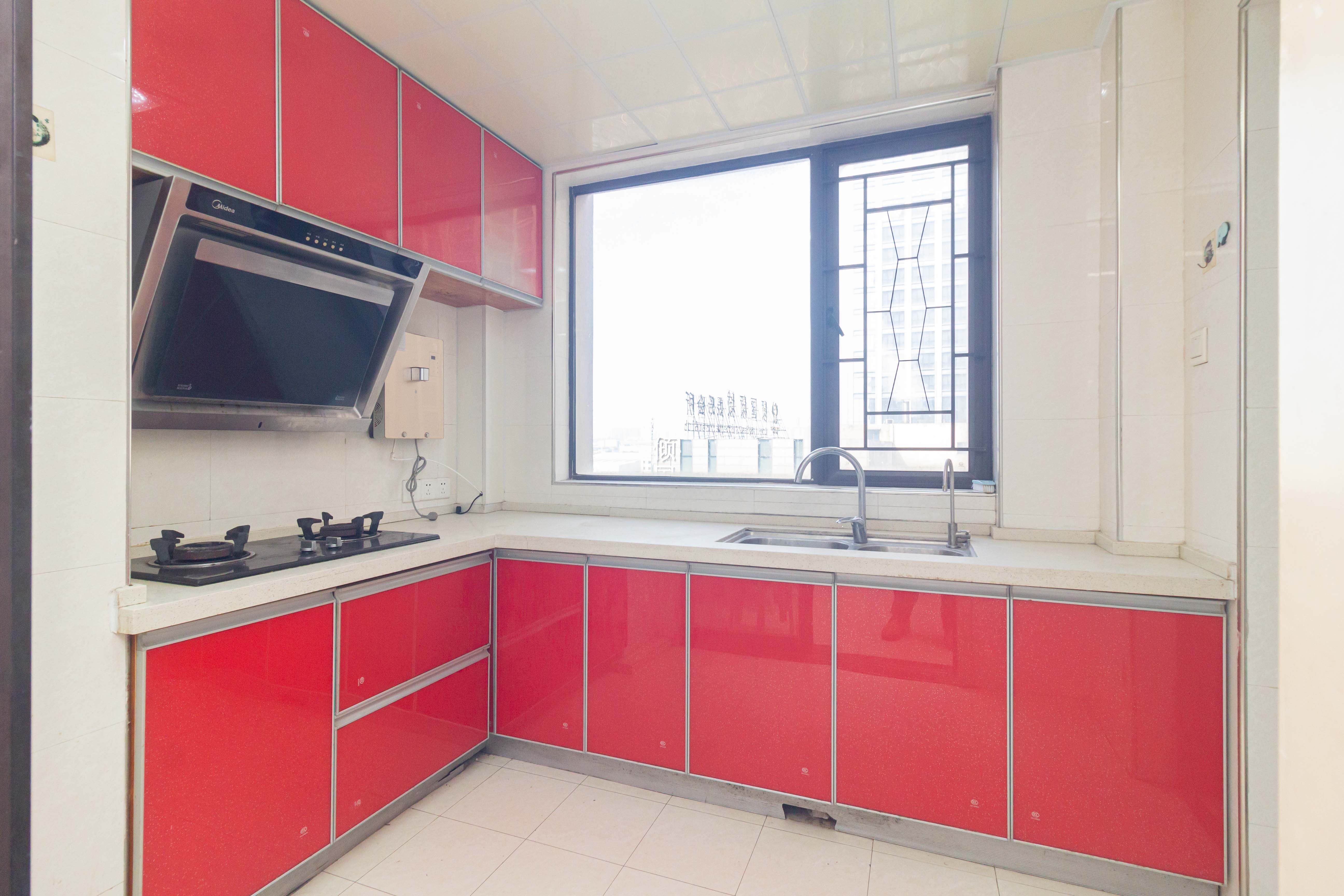 旭辉华庭 3室2厅1卫 76.00万 旭辉华庭 3室2厅1卫 76.00万厨房