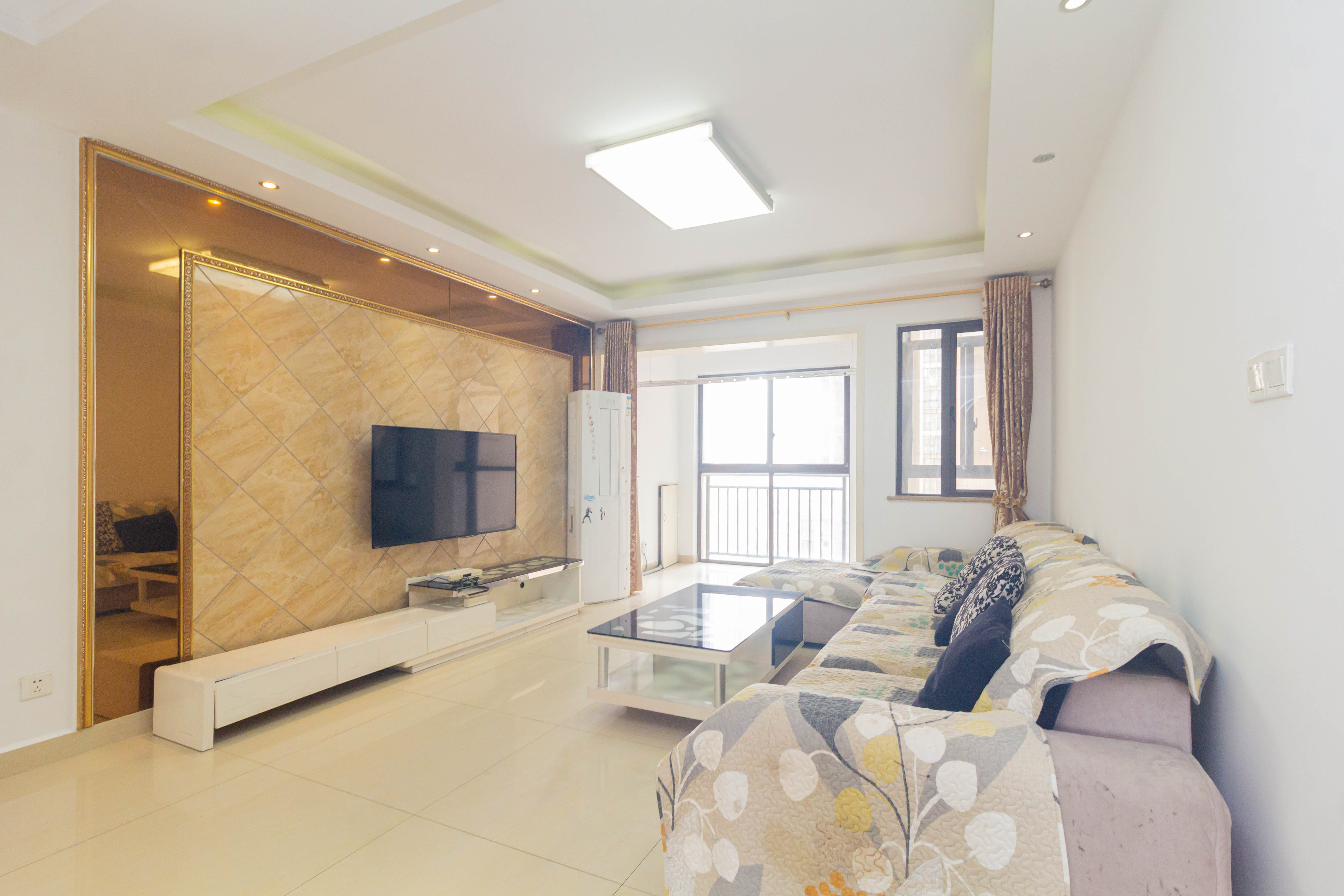 旭辉华庭 3室2厅1卫 76.00万 旭辉华庭 3室2厅1卫 76.00万客厅