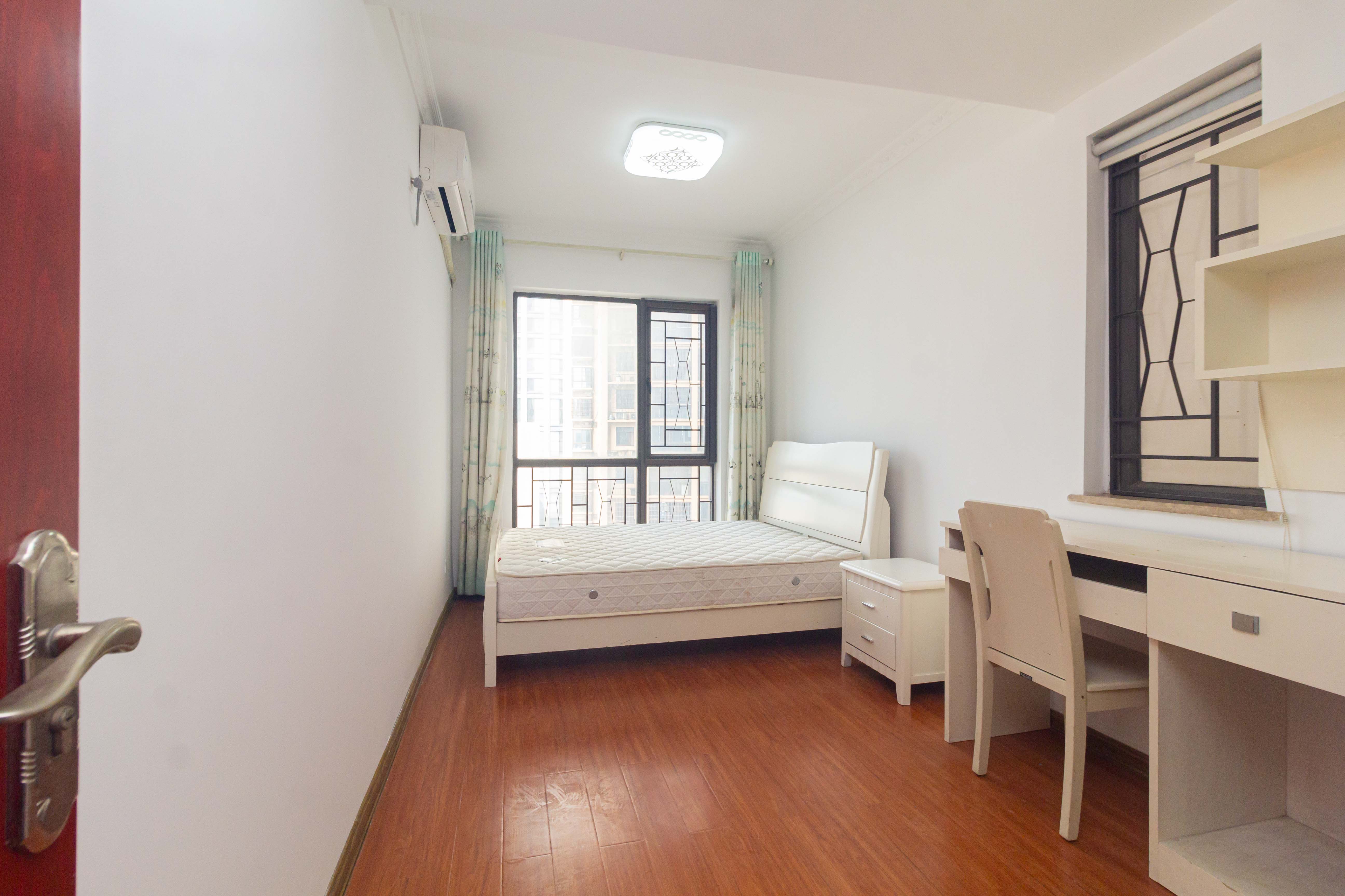 旭辉华庭 3室2厅1卫 76.00万 旭辉华庭 3室2厅1卫 76.00万卧室