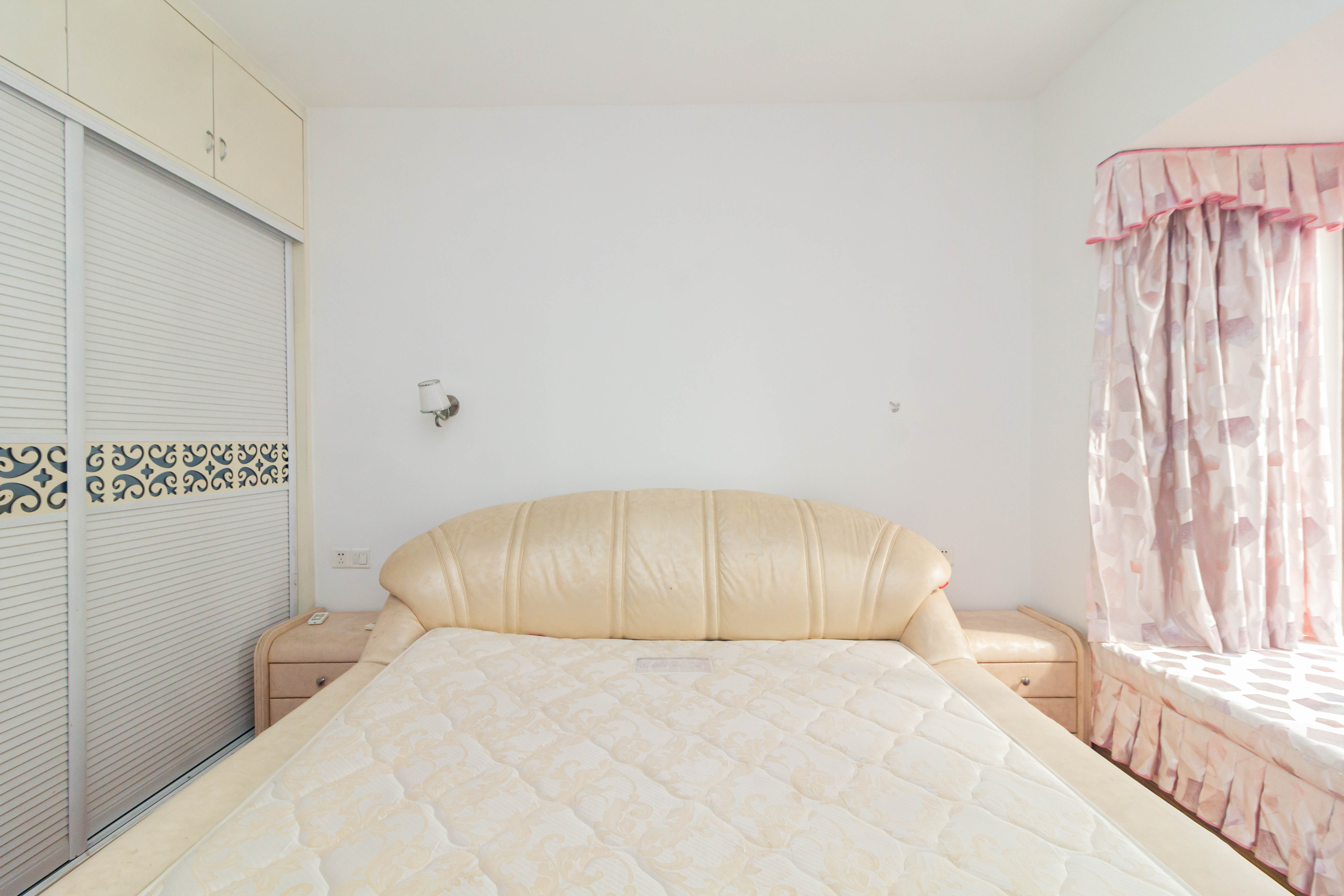 旭辉华庭 3室2厅1卫 76.00万 旭辉华庭 3室2厅1卫 76.00万卧室