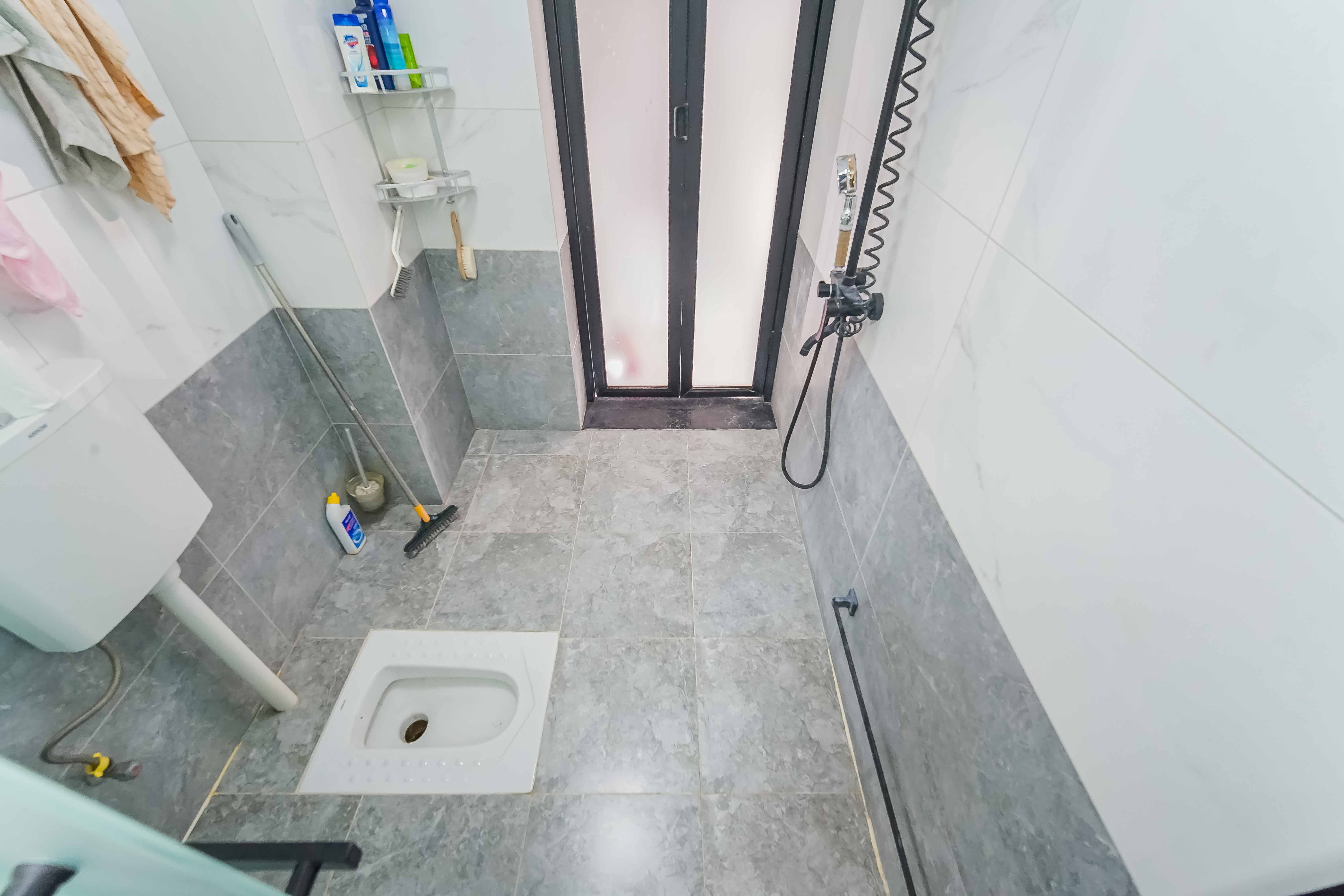 长房东旭国际  3室2厅2卫    140.0万卫生间