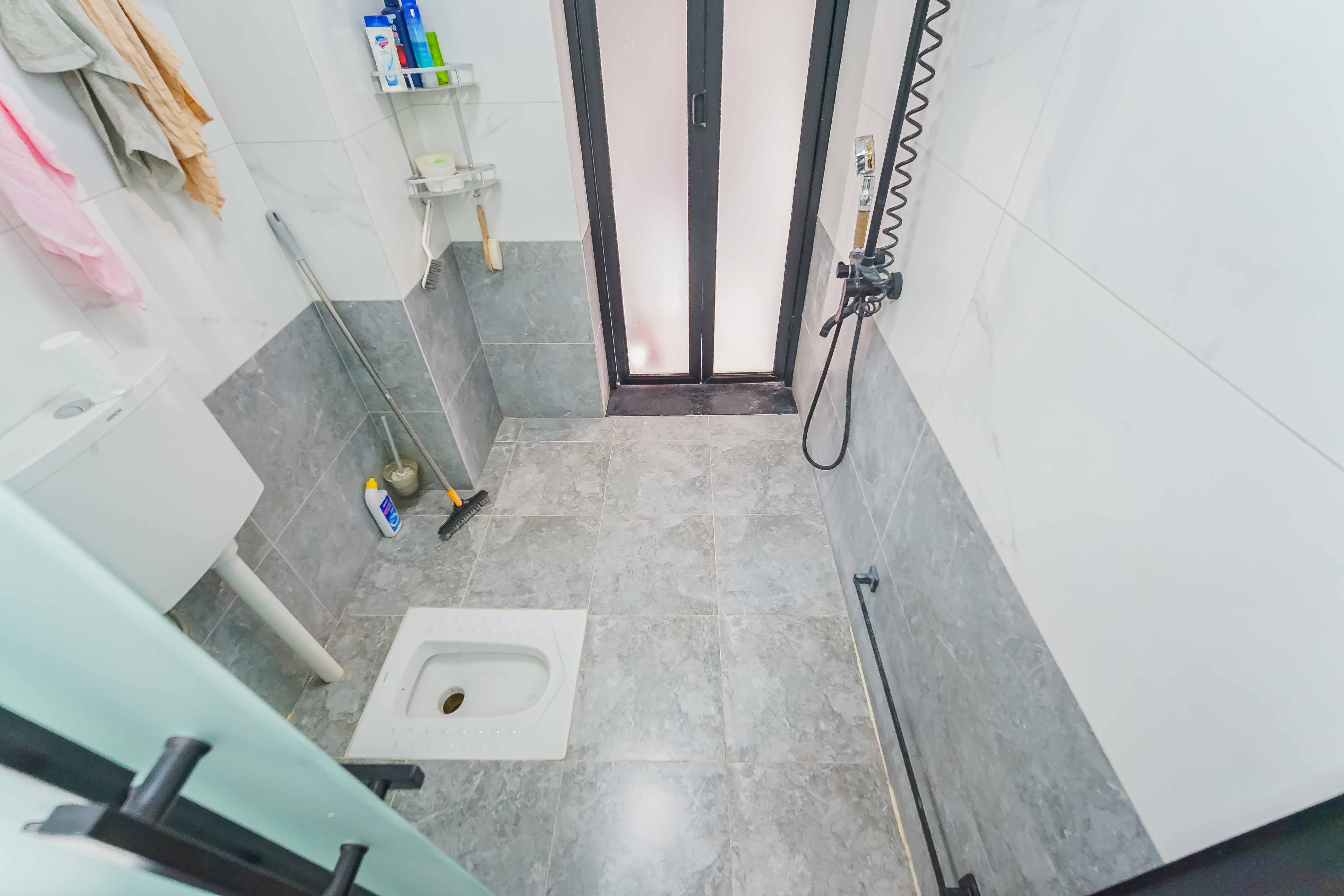 长房东旭国际  3室2厅2卫    140.0万卫生间