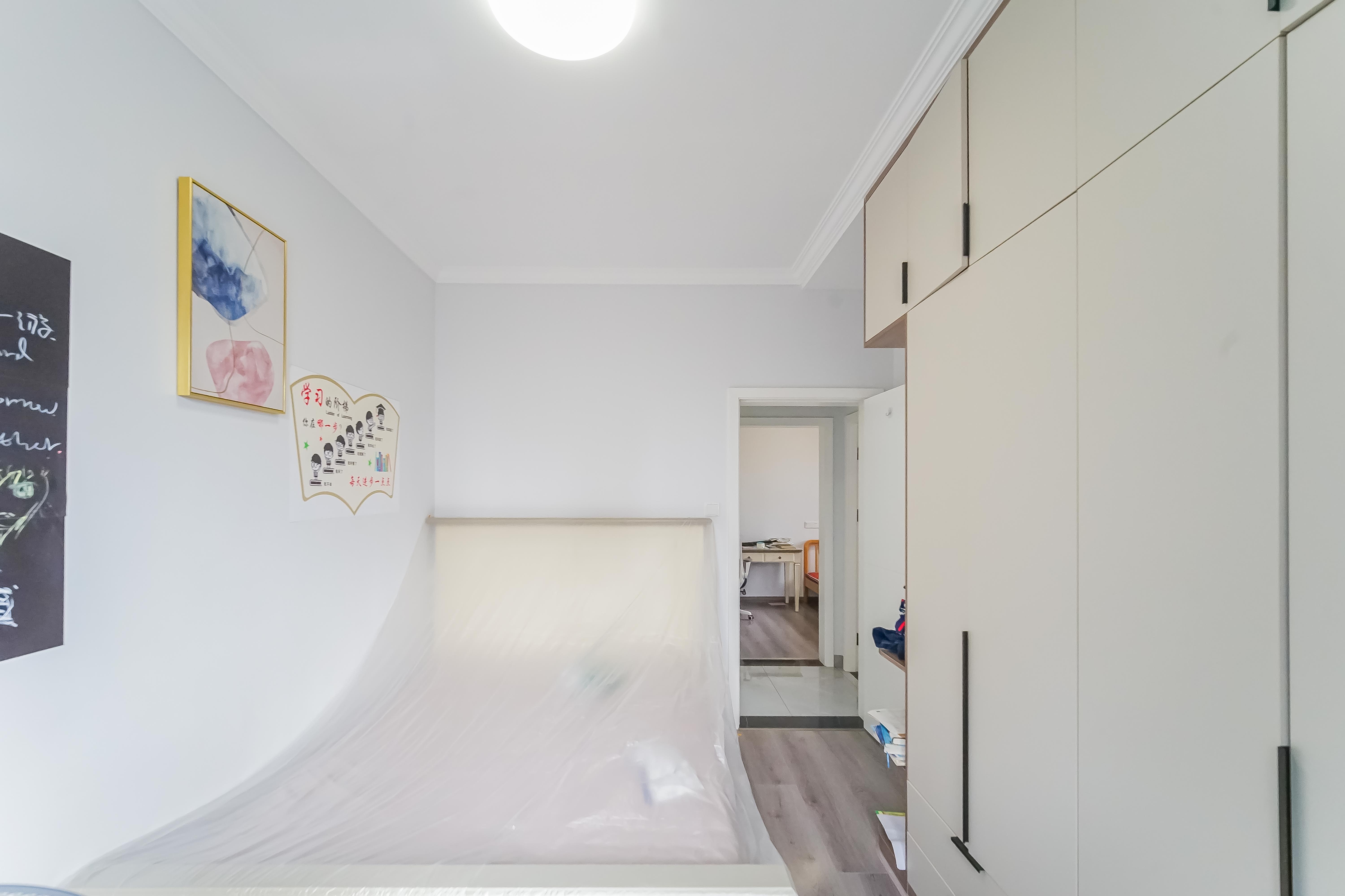 长房东旭国际  3室2厅2卫    140.0万卧室