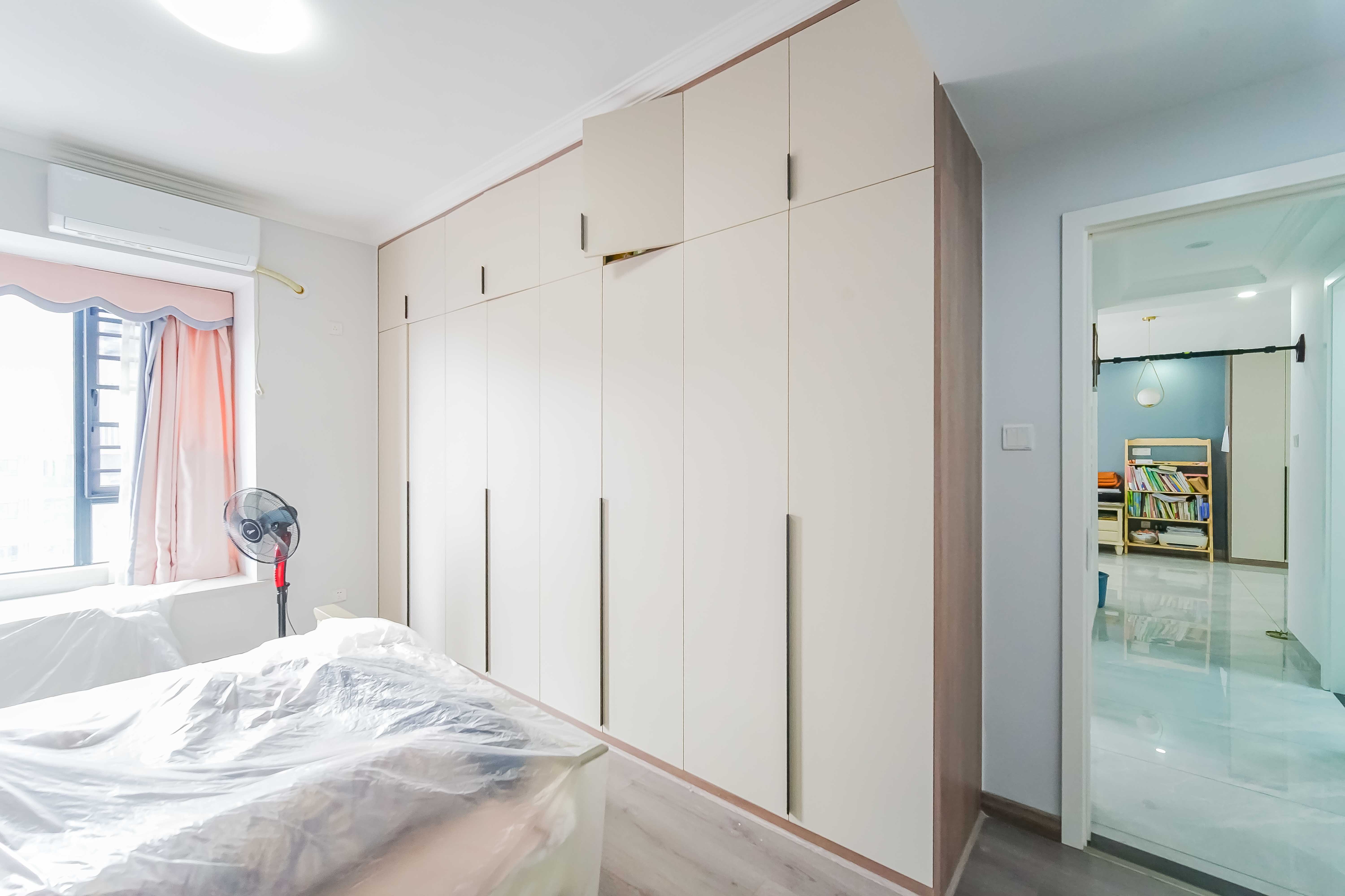 长房东旭国际  3室2厅2卫    140.0万卧室