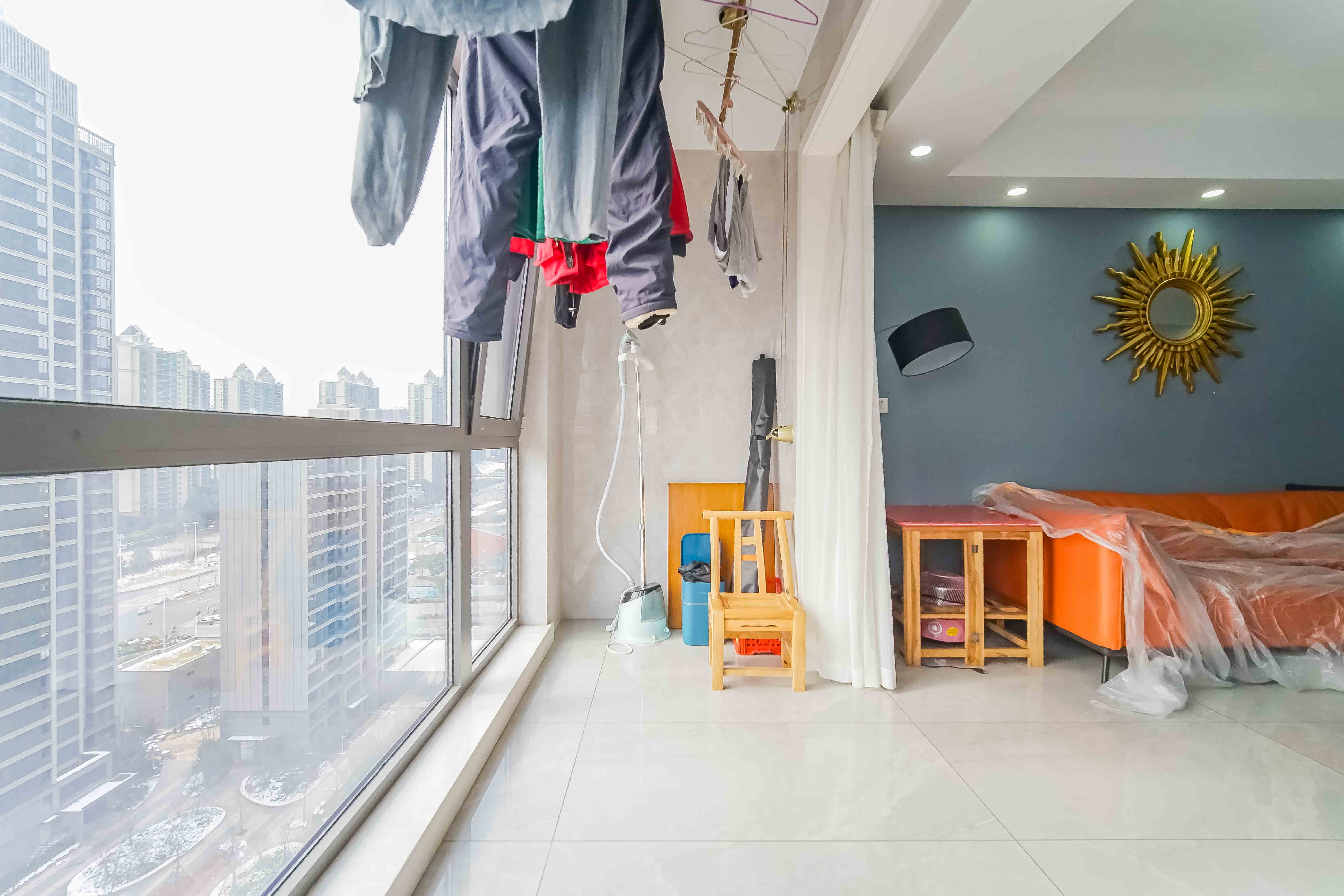 长房东旭国际  3室2厅2卫    140.0万阳台