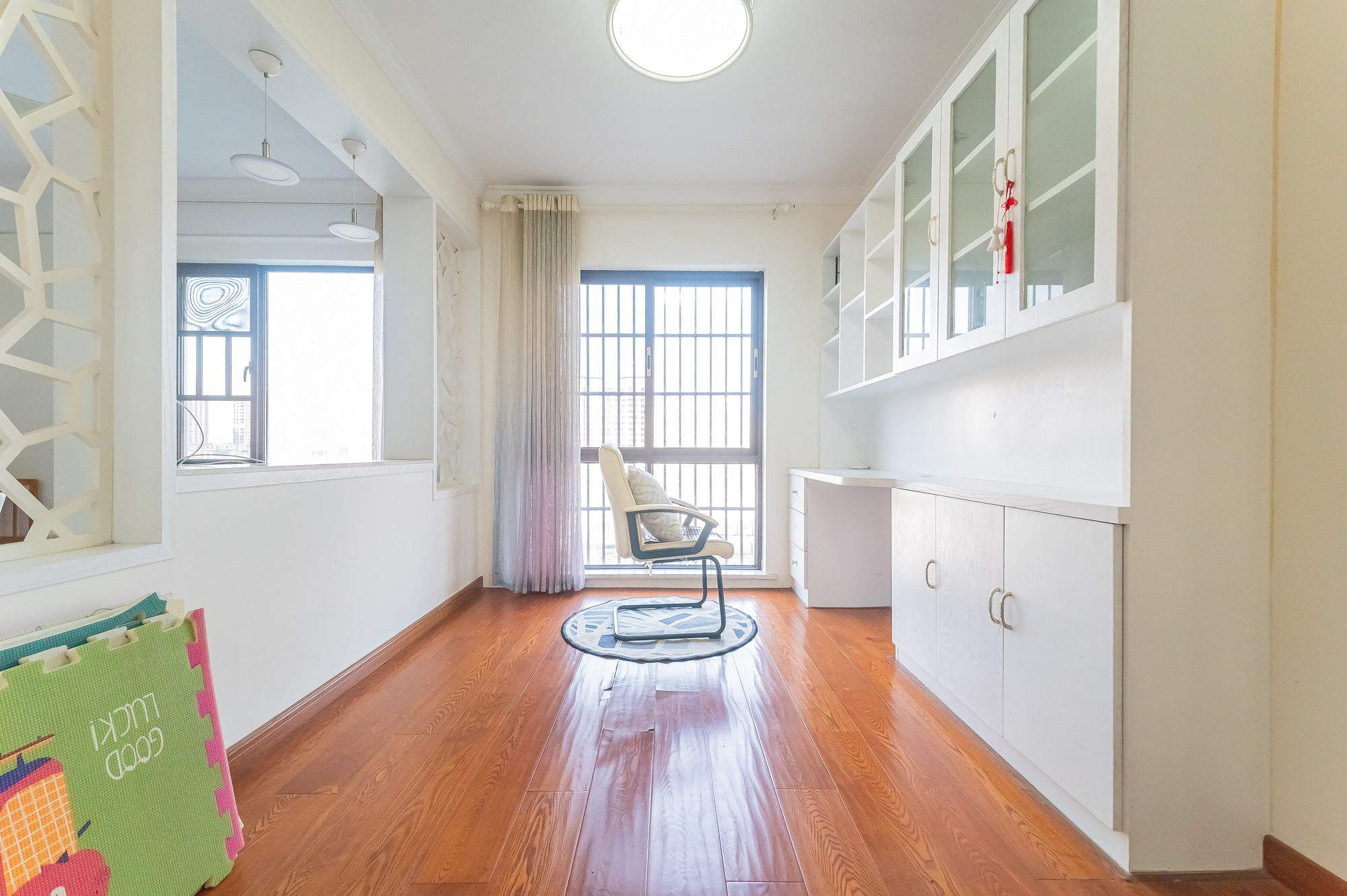 星湖湾一期高层  4室2厅2卫    119.5万卧室