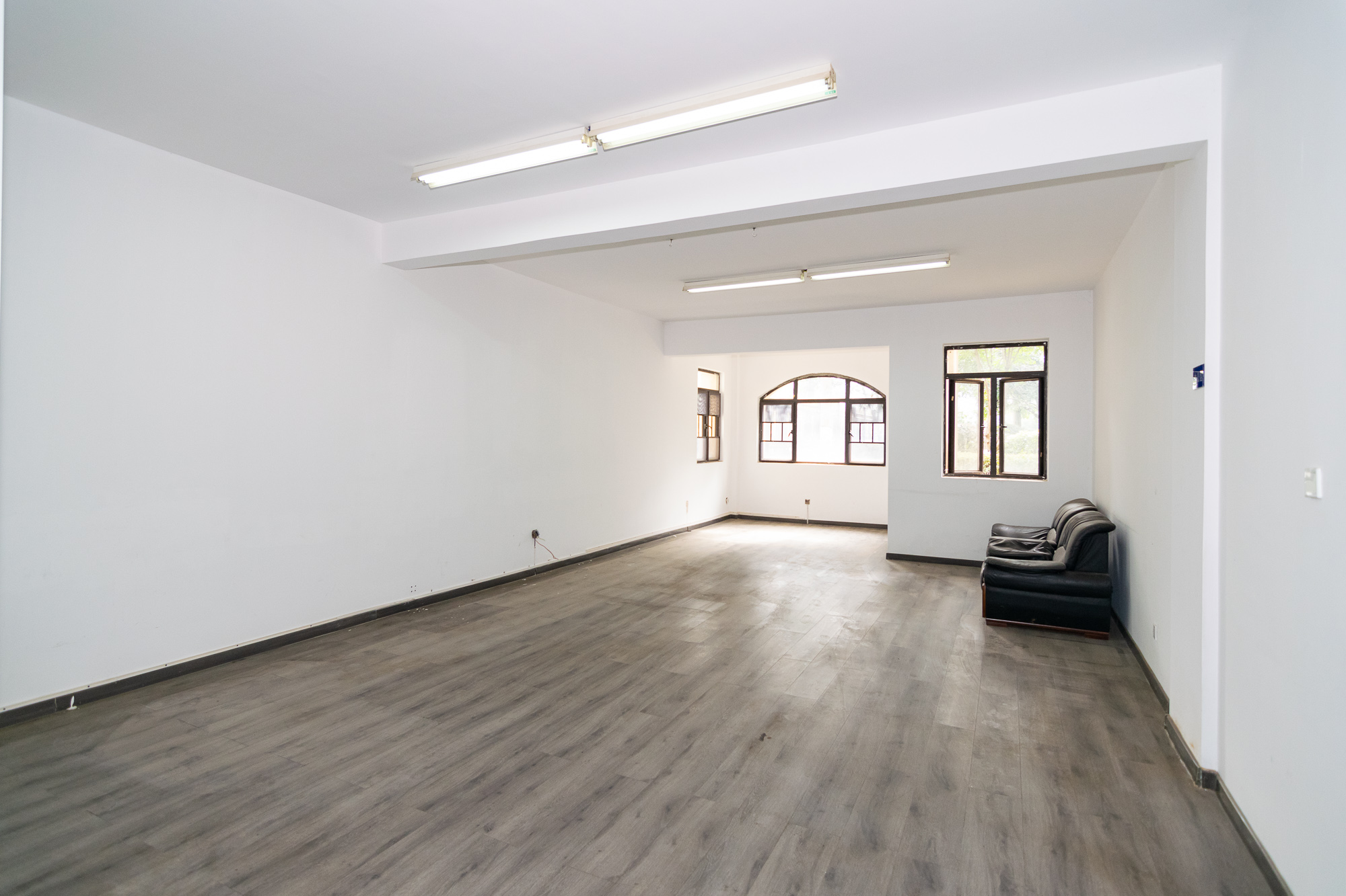 润和紫郡一期 5室2厅1卫 194.96万 润和紫郡一期 5室2厅1卫 194.96万客厅