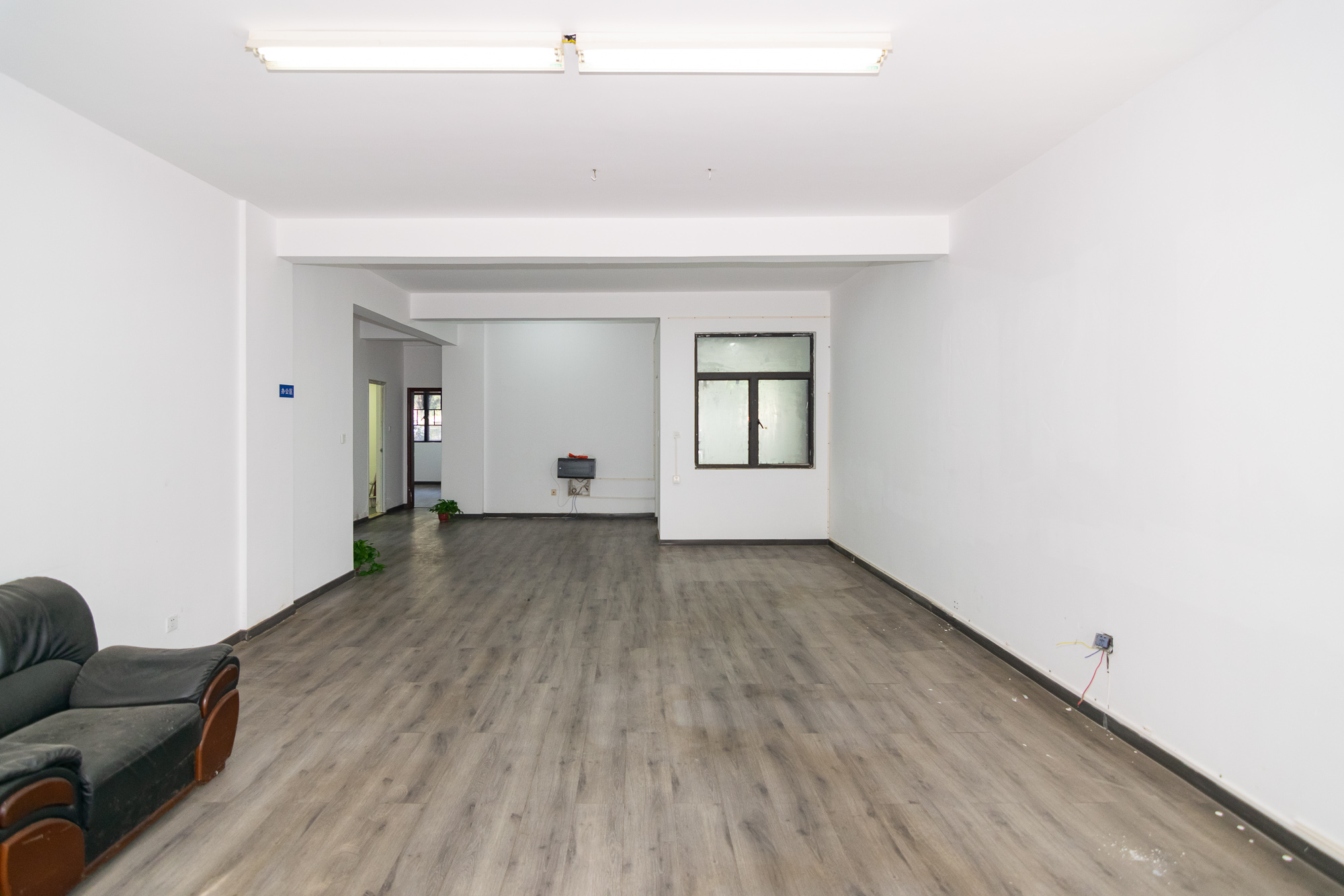 润和紫郡一期 5室2厅1卫 194.96万 润和紫郡一期 5室2厅1卫 194.96万客厅