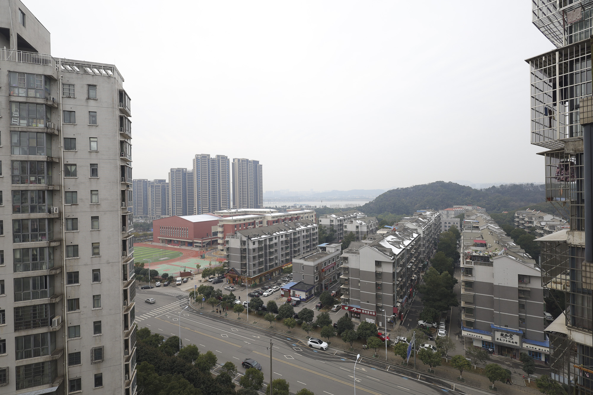 山语城一期  3室2厅2卫   75.00万其他