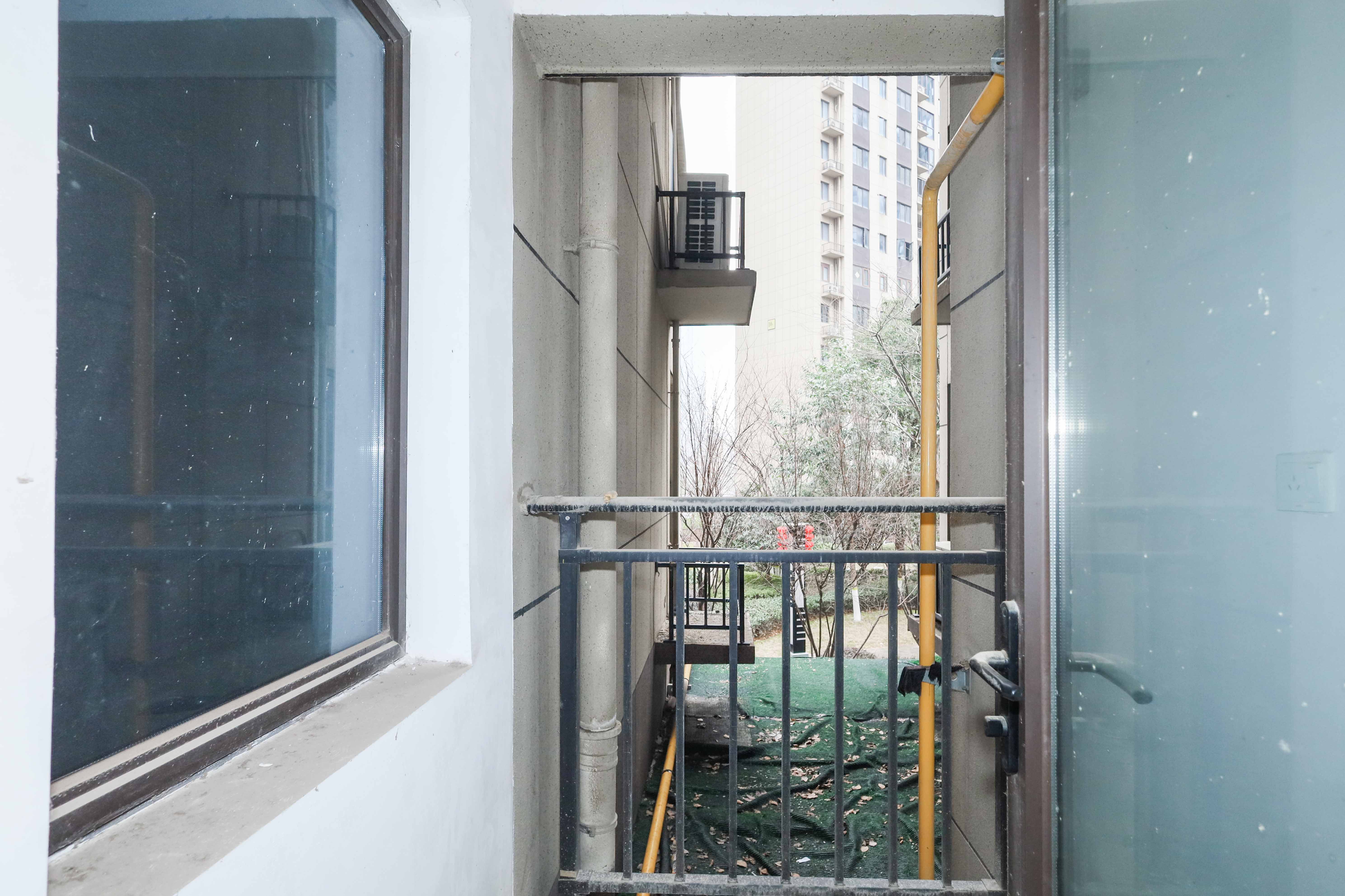 中国铁建梅溪青秀二期  3室2厅2卫   166.00万阳台