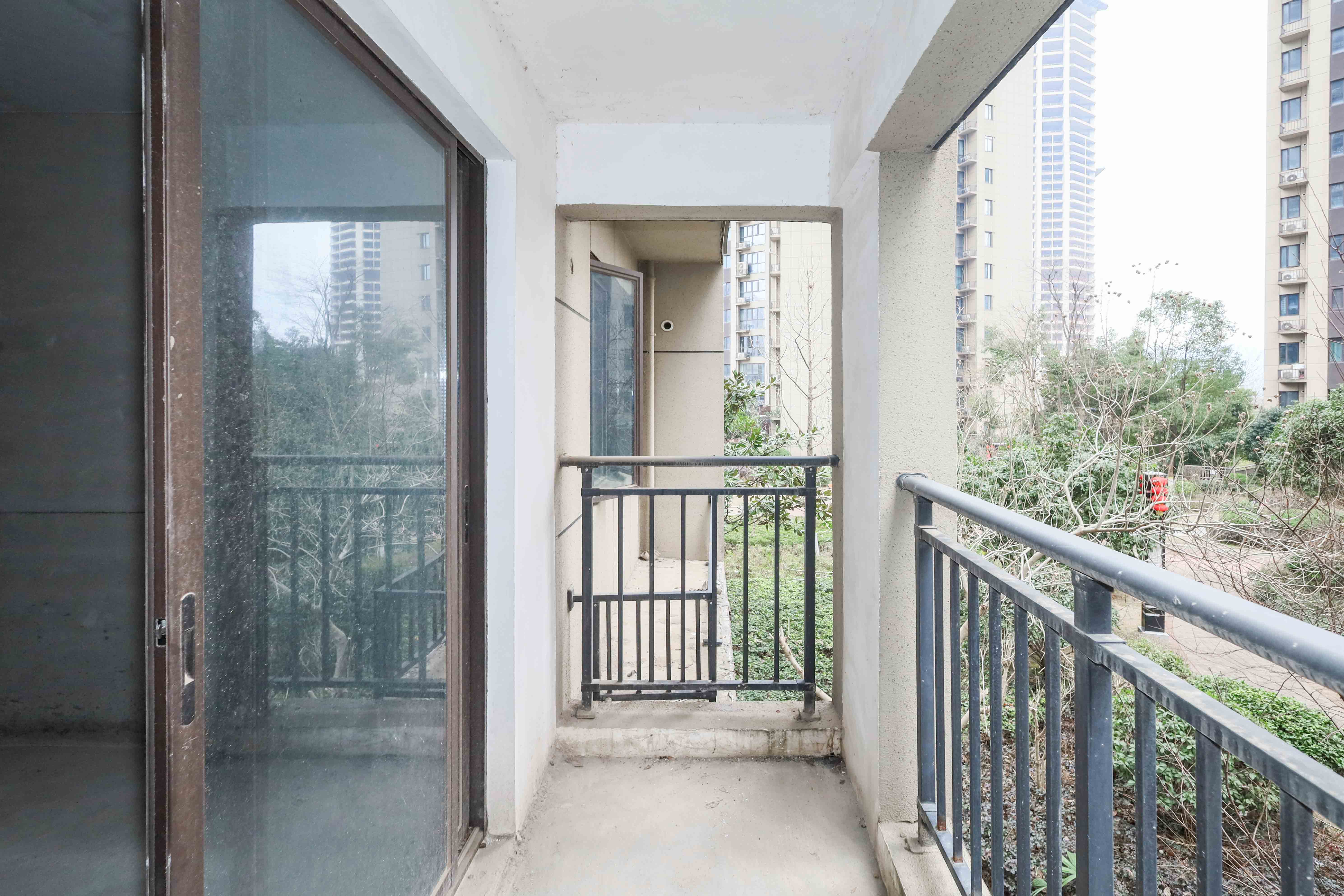 中国铁建梅溪青秀二期  3室2厅2卫   166.00万阳台