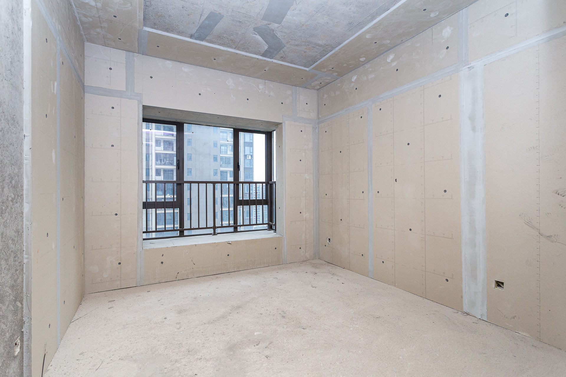 润和湘江天地E区 4室2厅2卫 170.0万 润和湘江天地E区 4室2厅2卫 170.0万卧室