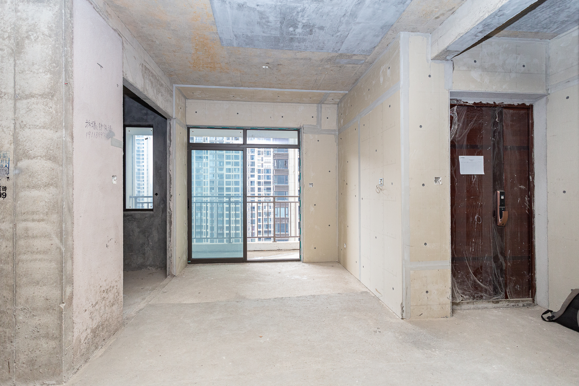 润和湘江天地E区 4室2厅2卫 170.0万 润和湘江天地E区 4室2厅2卫 170.0万客厅