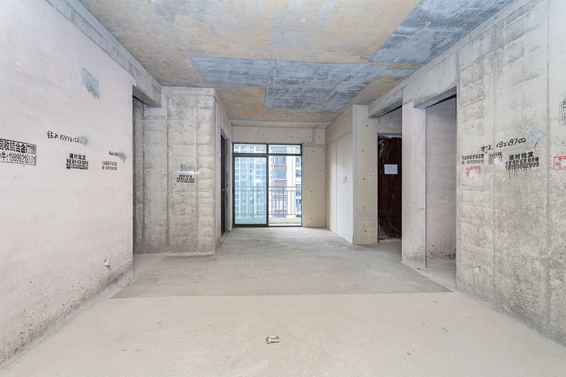 润和湘江天地E区 4室2厅2卫 170.0万 润和湘江天地E区 4室2厅2卫 170.0万客厅