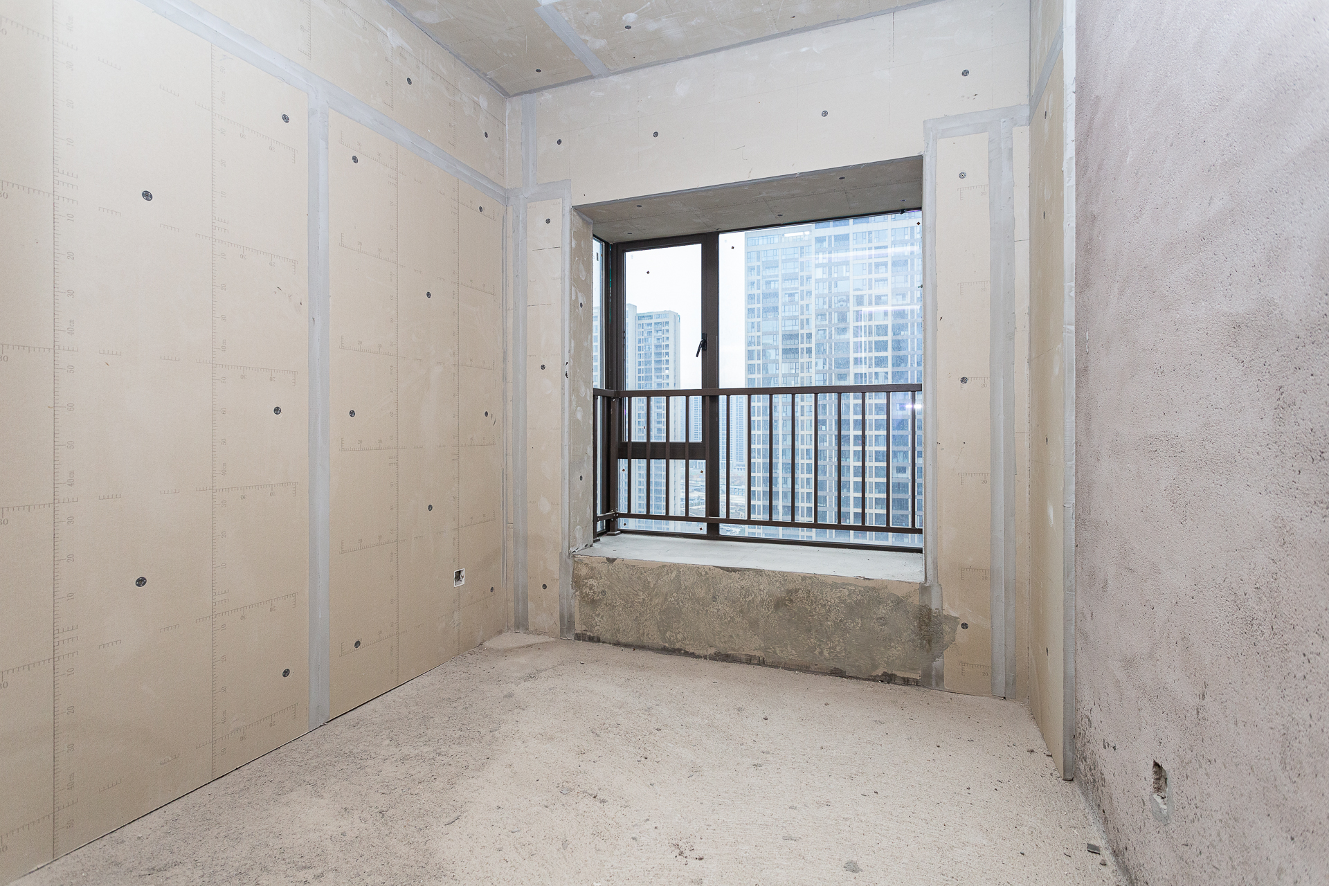 润和湘江天地E区 4室2厅2卫 170.0万 润和湘江天地E区 4室2厅2卫 170.0万卧室